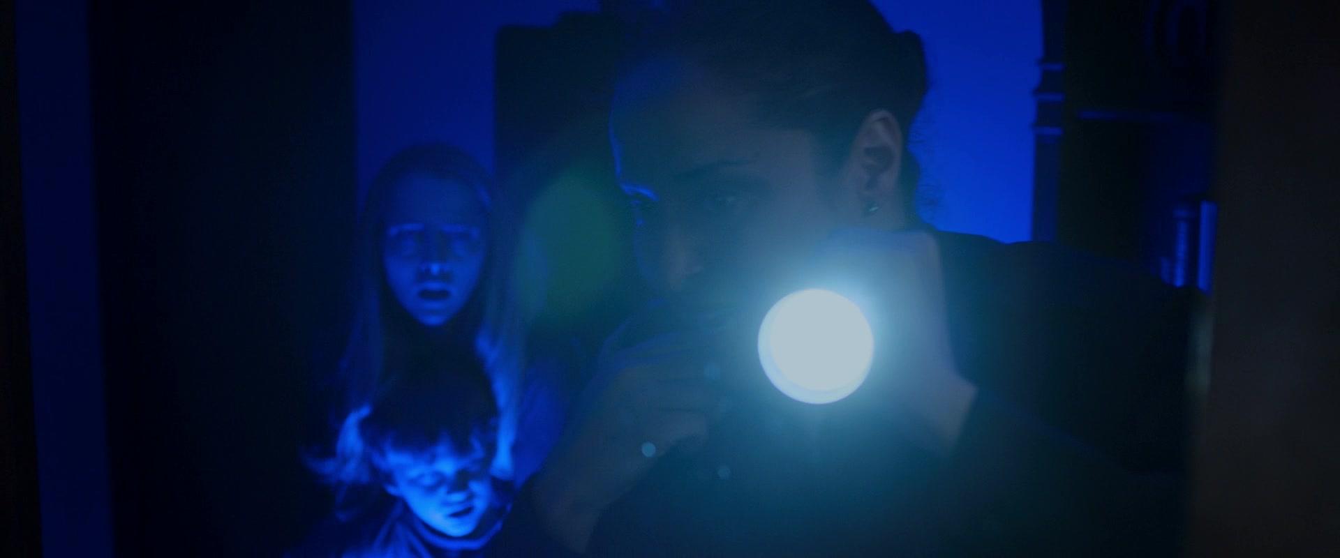 Lights_Out_2016_1080p_ATP_009866.jpg Lights_Out_2016_1080p_ATP_009866.jpg
