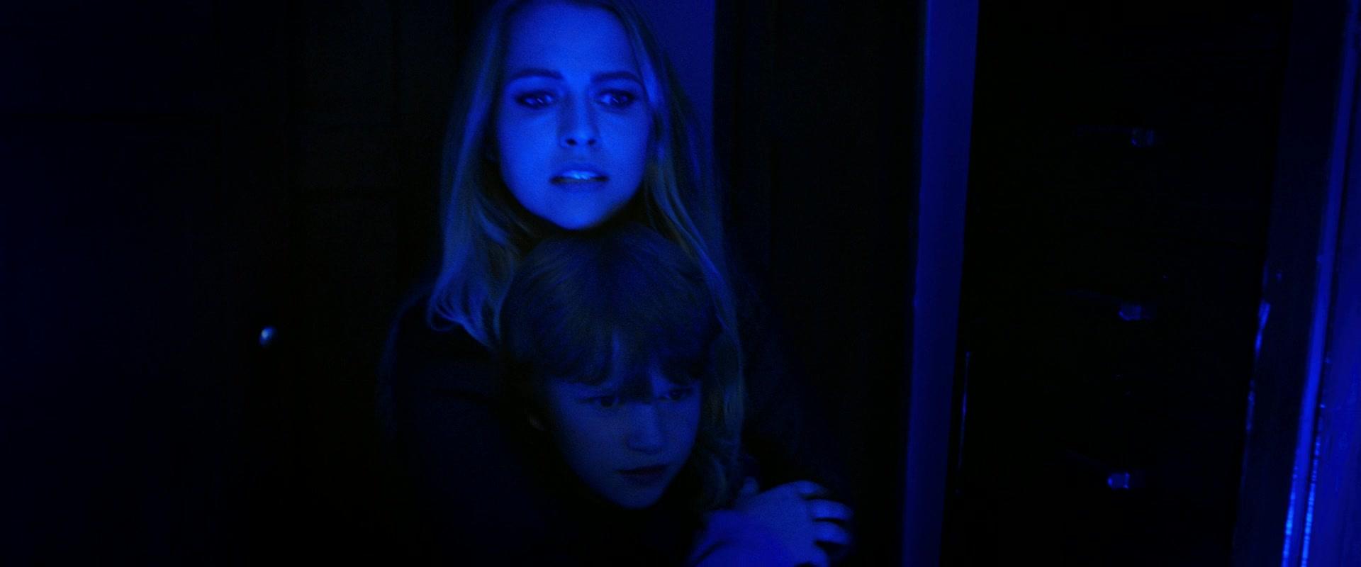 Lights_Out_2016_1080p_ATP_009883.jpg Lights_Out_2016_1080p_ATP_009883.jpg