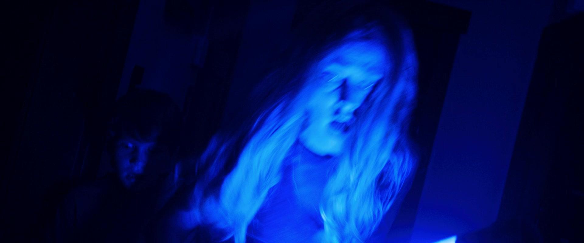 Lights_Out_2016_1080p_ATP_009934.jpg Lights_Out_2016_1080p_ATP_009934.jpg