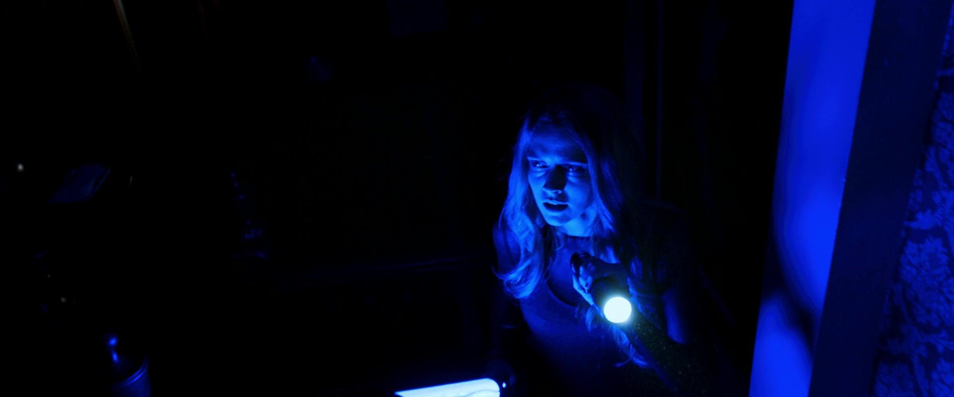 Lights_Out_2016_1080p_ATP_010007.jpg Lights_Out_2016_1080p_ATP_010007.jpg