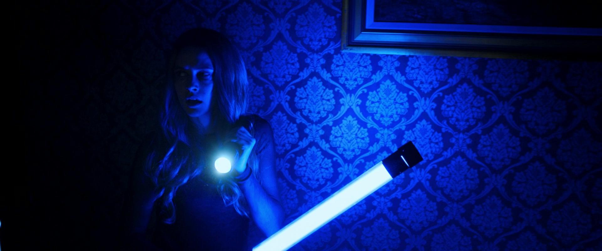 Lights_Out_2016_1080p_ATP_010055.jpg Lights_Out_2016_1080p_ATP_010055.jpg