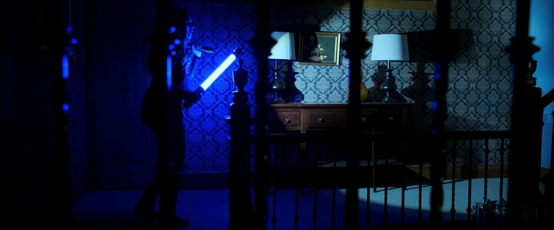 Lights_Out_2016_1080p_ATP_010061.jpg Lights_Out_2016_1080p_ATP_010061.jpg