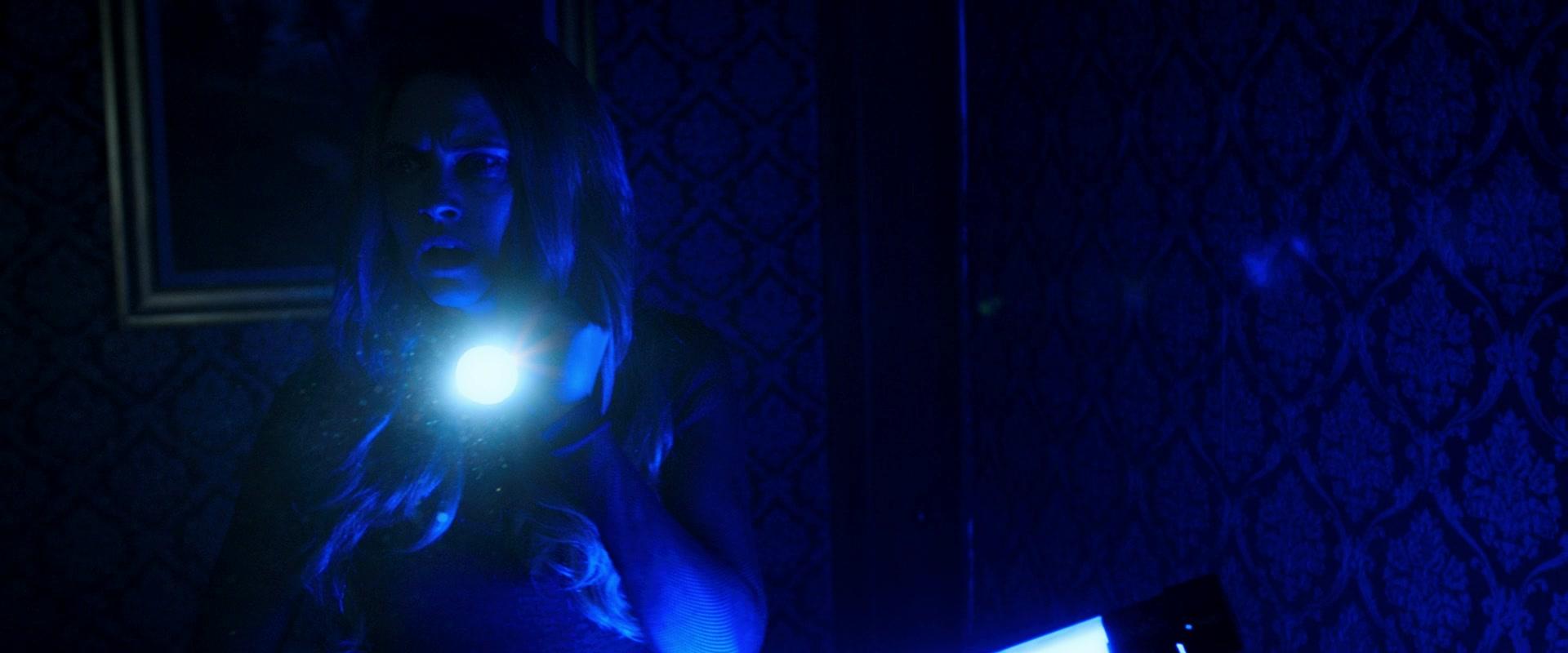 Lights_Out_2016_1080p_ATP_010085.jpg Lights_Out_2016_1080p_ATP_010085.jpg