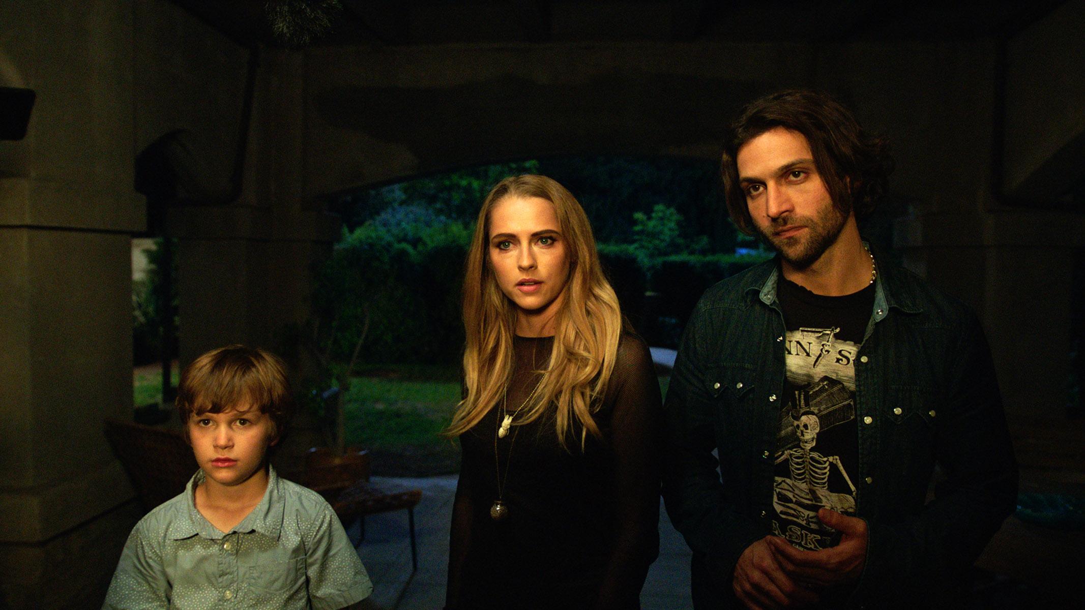 LightsOut_Stills_001_2.jpg LightsOut_Stills_001_2.jpg