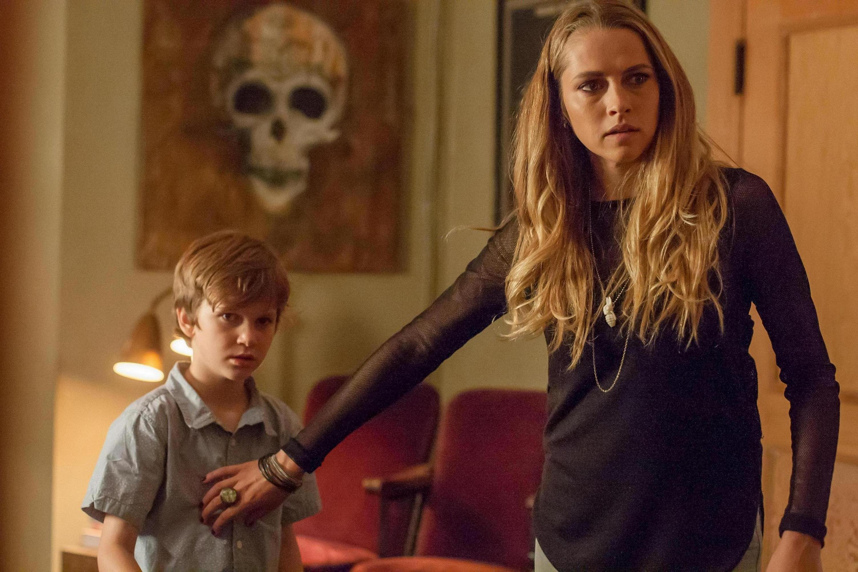 LightsOut_Stills_002_1.jpg LightsOut_Stills_002_1.jpg