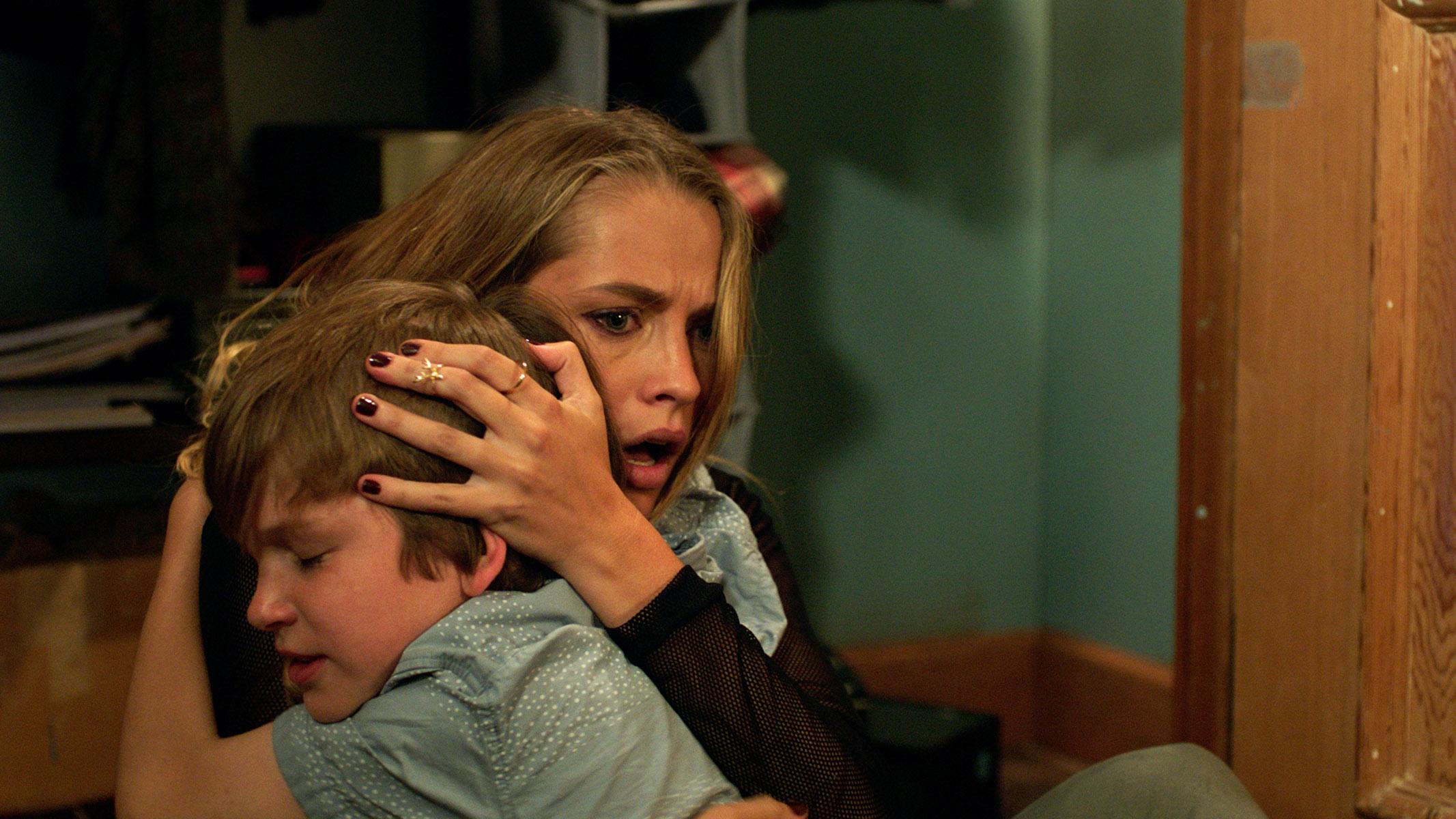 LightsOut_Stills_003_1.jpg LightsOut_Stills_003_1.jpg