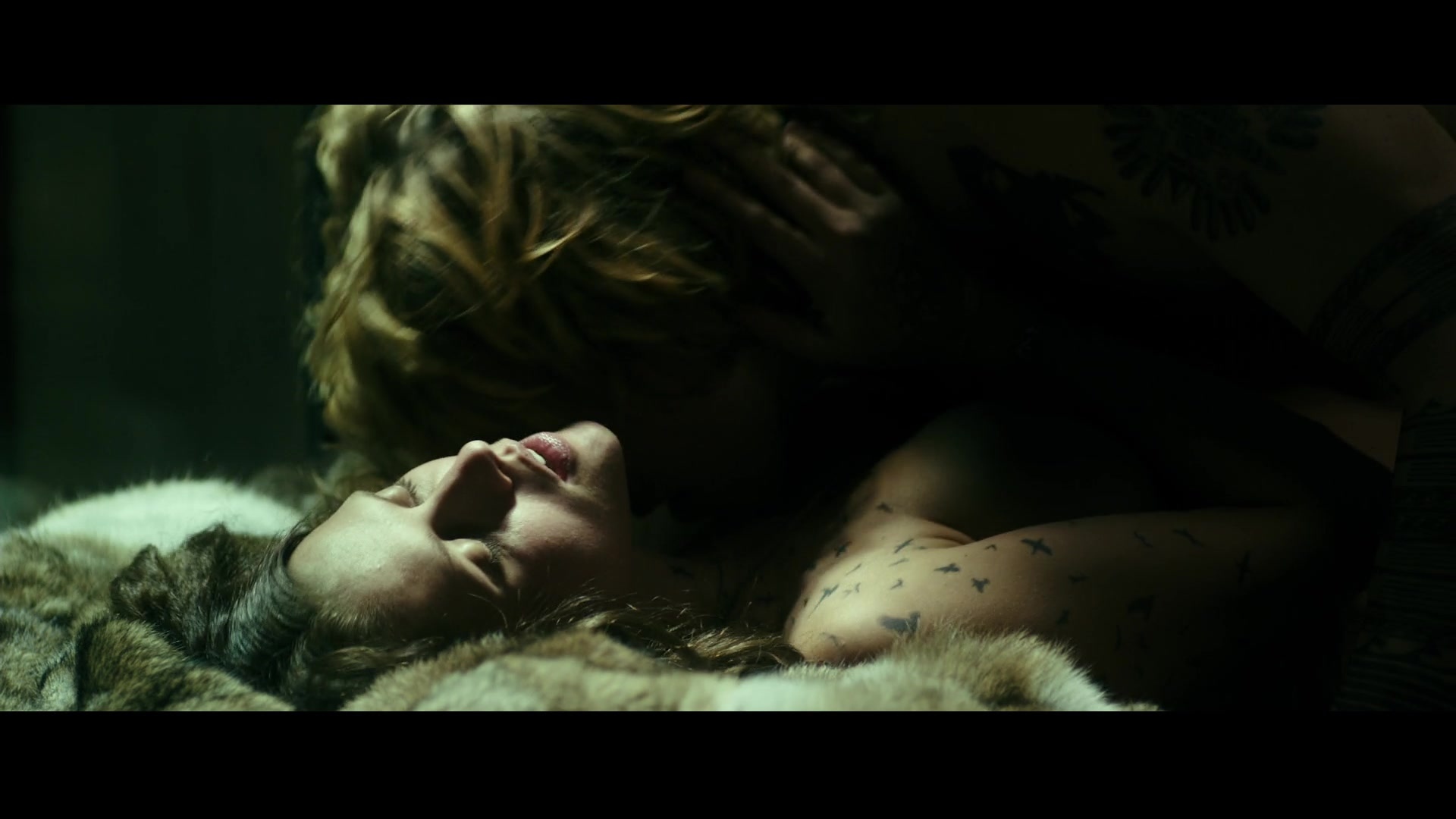 adoringteresap_pointbreak_caps_0905.jpg