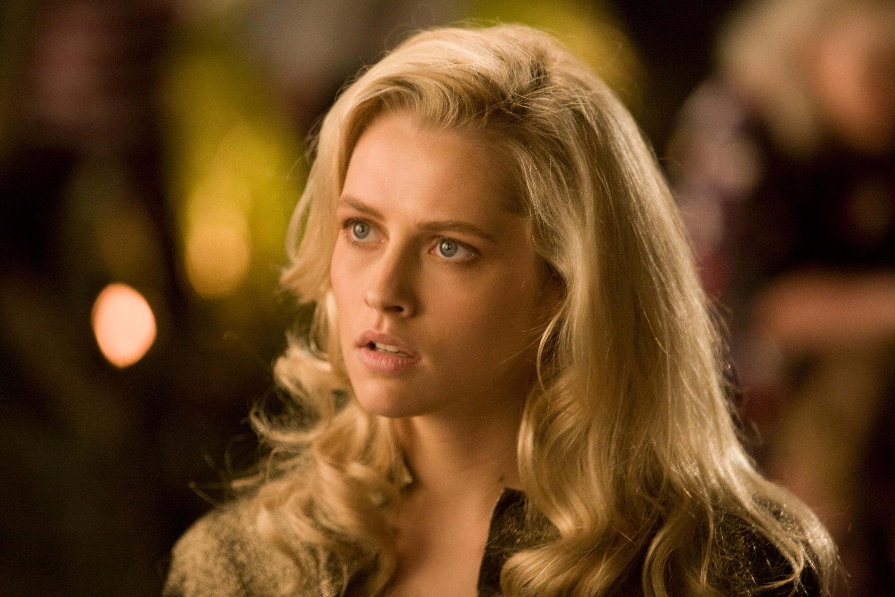 TakeMeHomeTonight_Stills_28429.jpg TakeMeHomeTonight_Stills_28429.jpg
