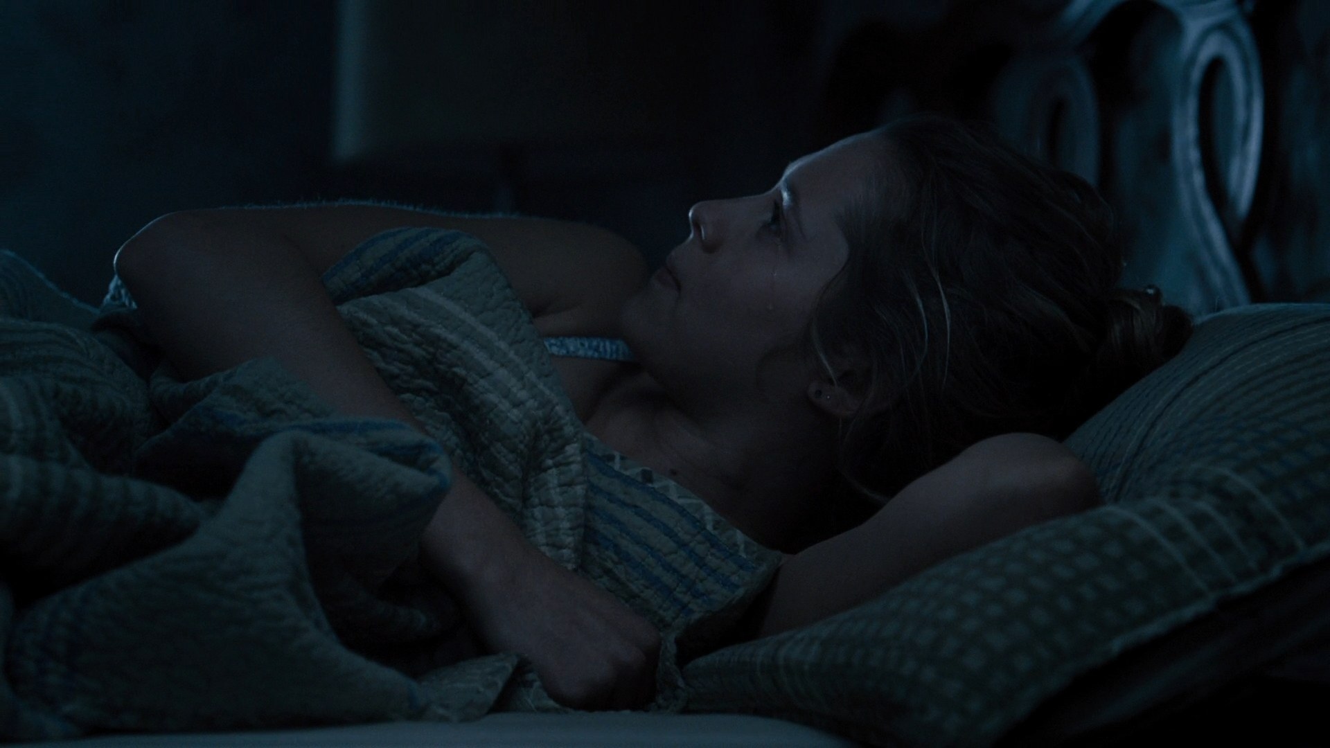 adoringteresap_warmbodies_caps_0299.jpg adoringteresap_warmbodies_caps_0299.jpg