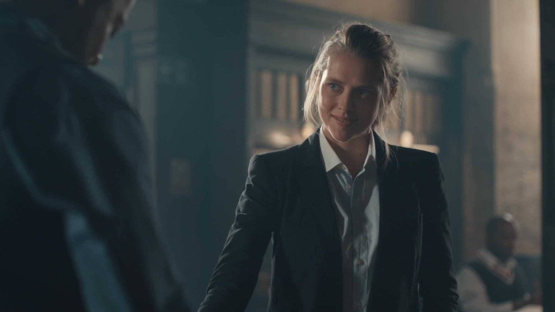 A_Discovery_of_Witches_S01E01_1080p_ATP_1078.jpg