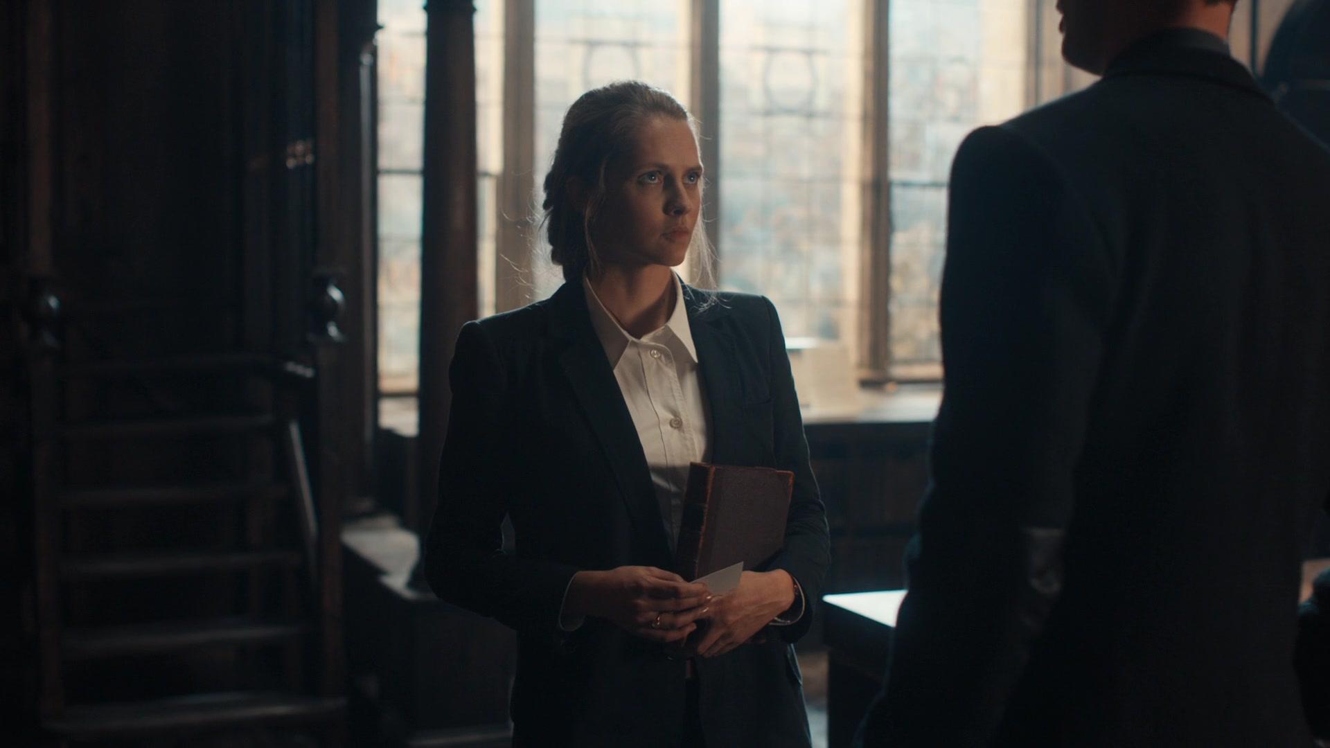 A_Discovery_of_Witches_S01E01_1080p_ATP_3821.jpg