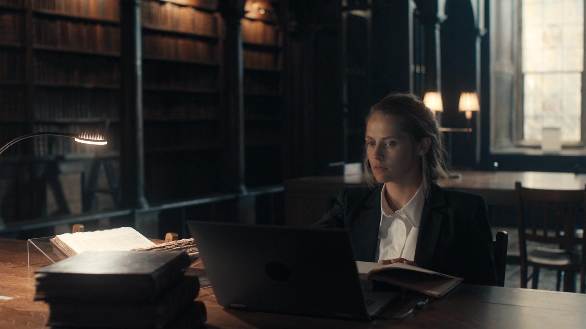 A_Discovery_of_Witches_S01E01_1080p_ATP_3897.jpg