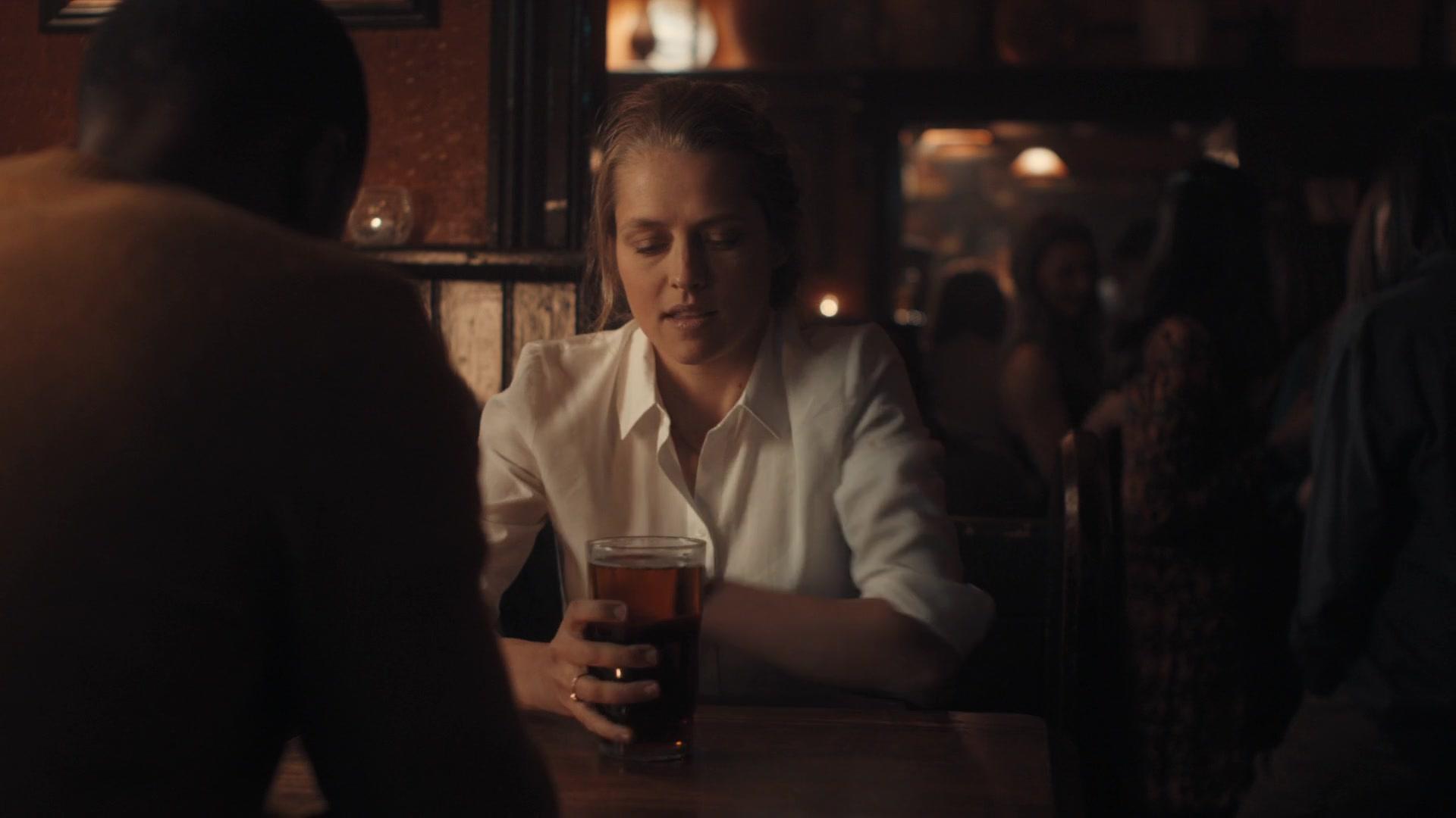 A_Discovery_of_Witches_S01E01_1080p_ATP_4578.jpg