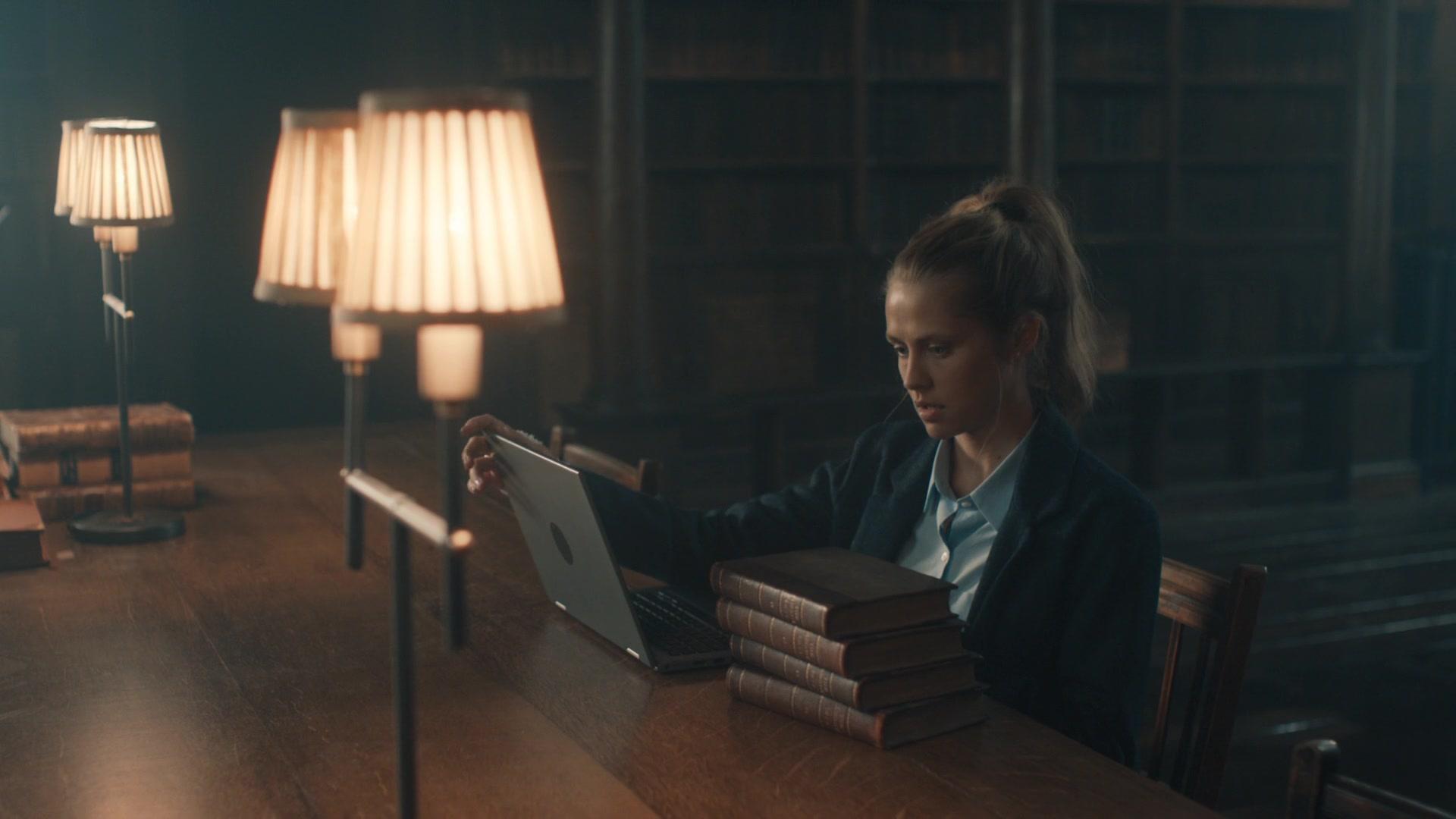 A_Discovery_of_Witches_S01E02_1080p_ATP_1464.jpg A_Discovery_of_Witches_S01E02_1080p_ATP_1464.jpg