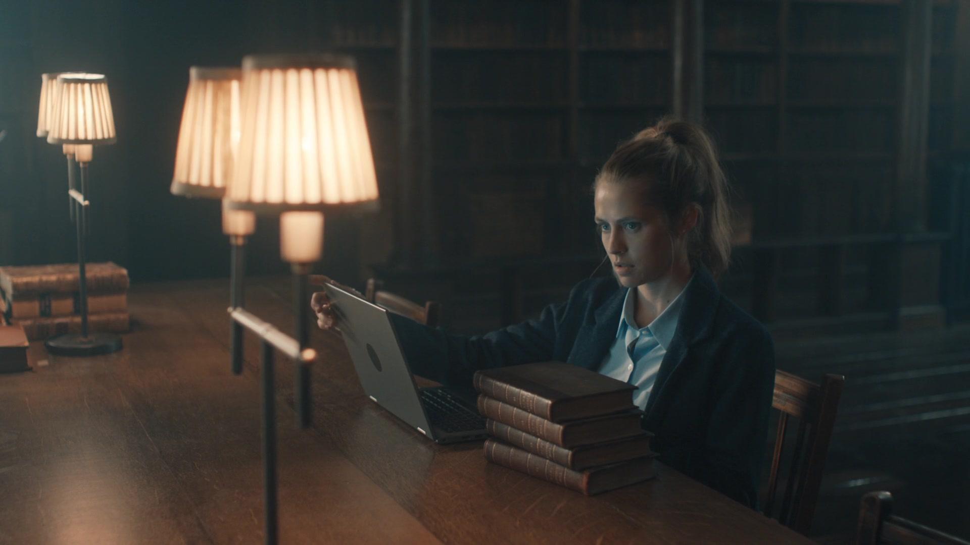 A_Discovery_of_Witches_S01E02_1080p_ATP_1467.jpg A_Discovery_of_Witches_S01E02_1080p_ATP_1467.jpg
