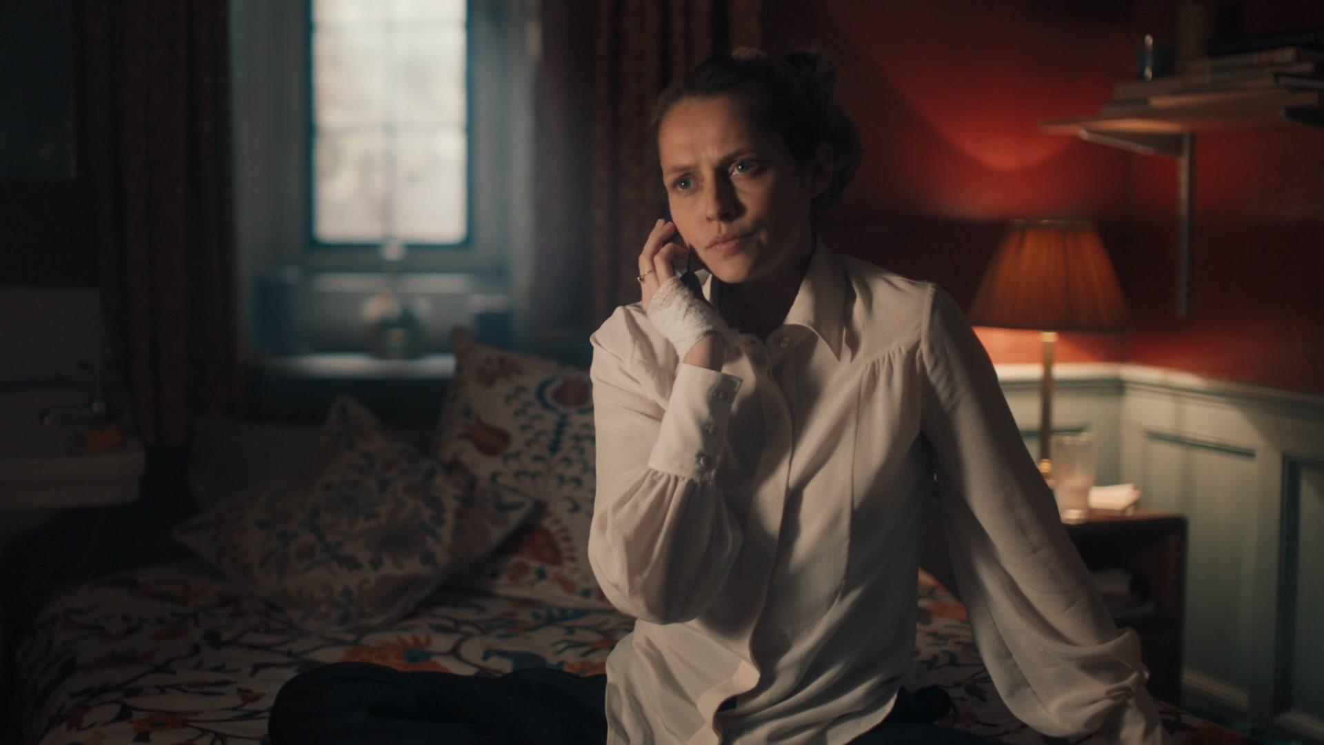 A_Discovery_of_Witches_S01E02_1080p_ATP_3149.jpg A_Discovery_of_Witches_S01E02_1080p_ATP_3149.jpg