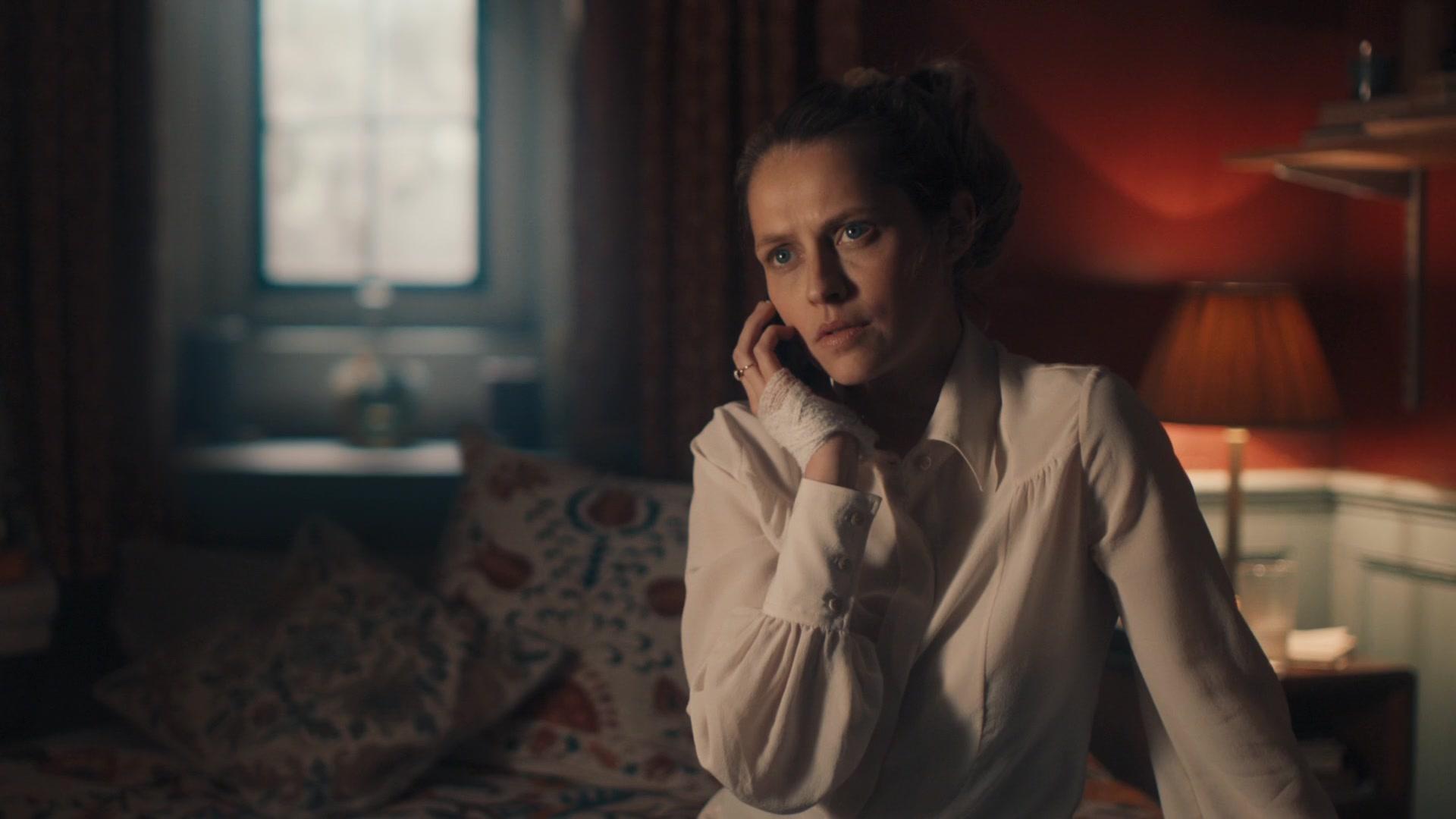 A_Discovery_of_Witches_S01E02_1080p_ATP_3205.jpg A_Discovery_of_Witches_S01E02_1080p_ATP_3205.jpg