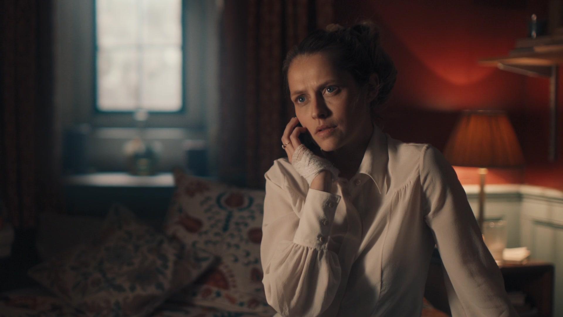 A_Discovery_of_Witches_S01E02_1080p_ATP_3210.jpg A_Discovery_of_Witches_S01E02_1080p_ATP_3210.jpg