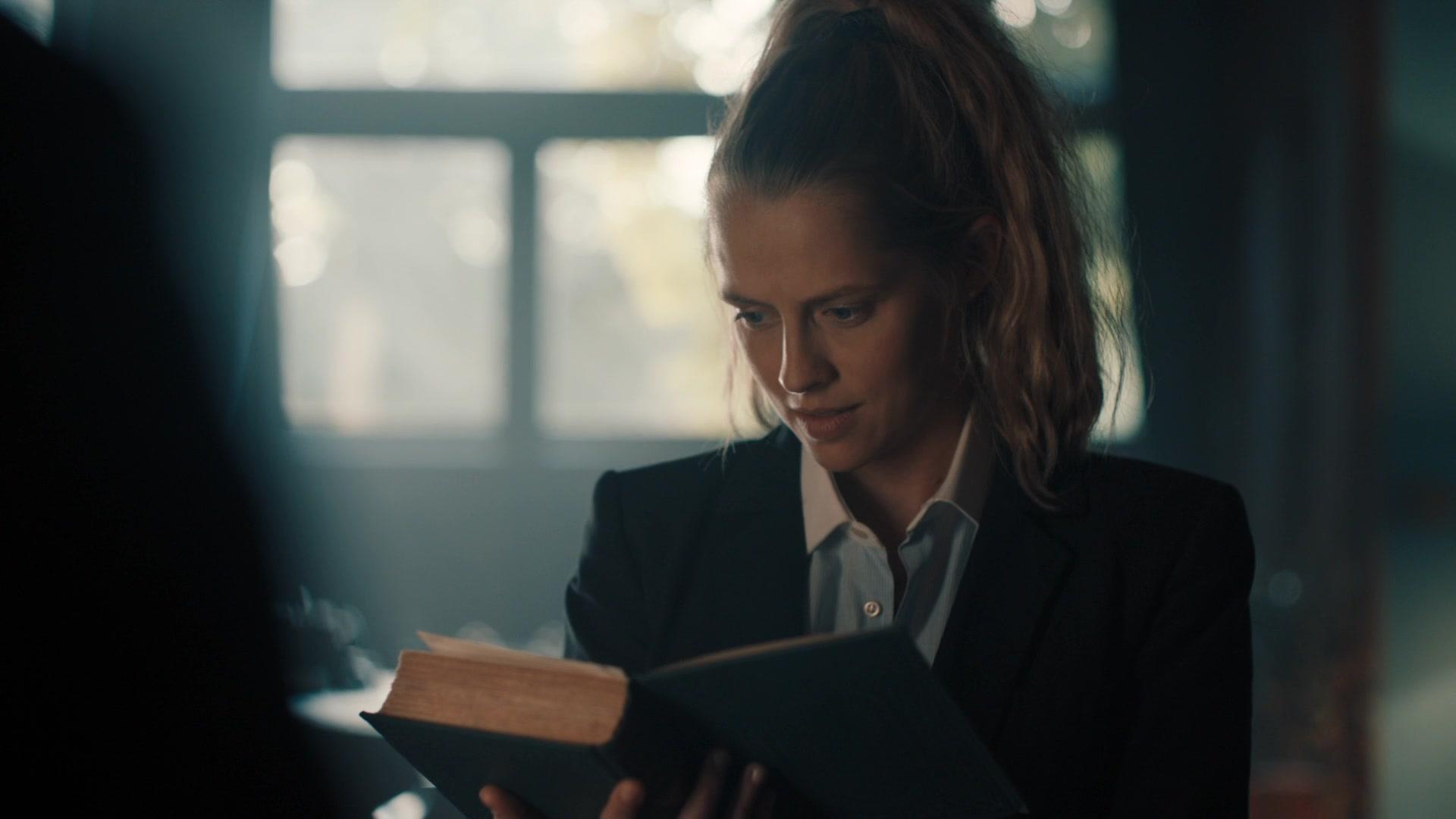 A_Discovery_of_Witches_S01E02_1080p_ATP_5058.jpg A_Discovery_of_Witches_S01E02_1080p_ATP_5058.jpg