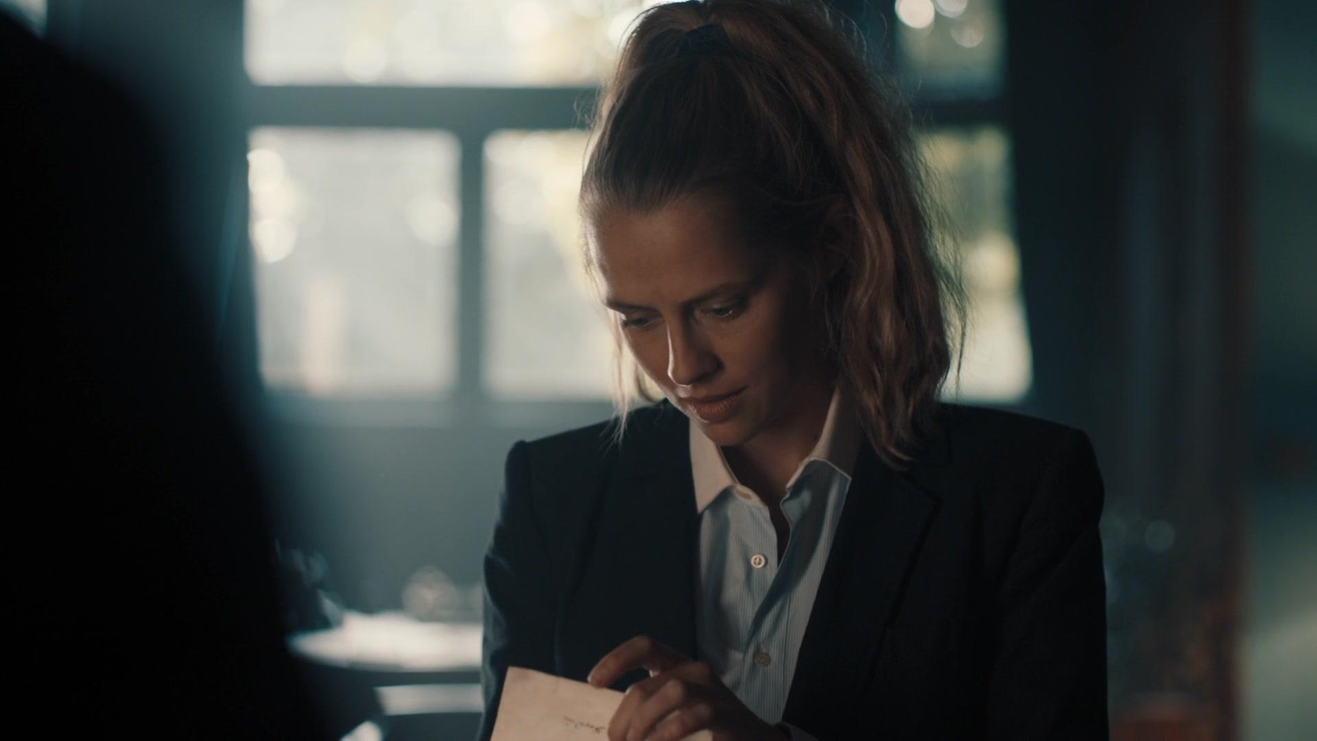 A_Discovery_of_Witches_S01E02_1080p_ATP_5104.jpg A_Discovery_of_Witches_S01E02_1080p_ATP_5104.jpg