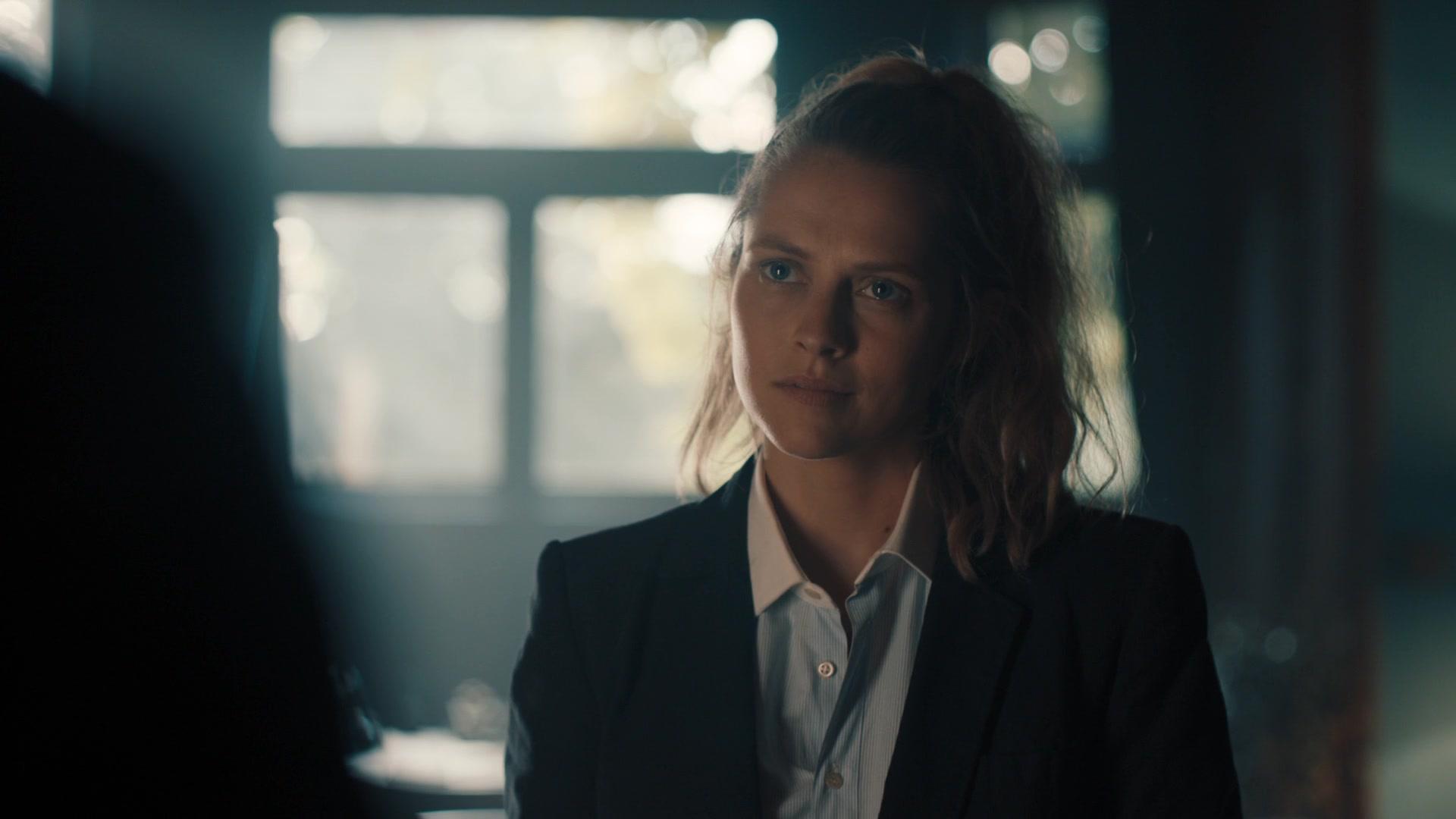 A_Discovery_of_Witches_S01E02_1080p_ATP_5118.jpg A_Discovery_of_Witches_S01E02_1080p_ATP_5118.jpg