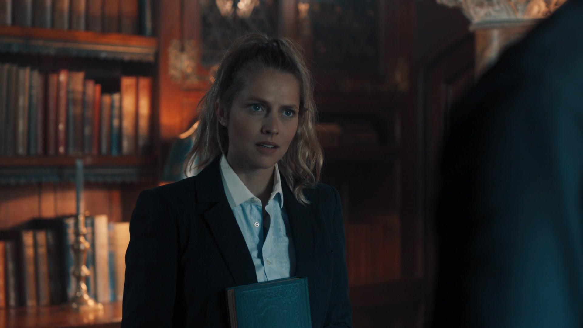 A_Discovery_of_Witches_S01E02_1080p_ATP_5175.jpg A_Discovery_of_Witches_S01E02_1080p_ATP_5175.jpg
