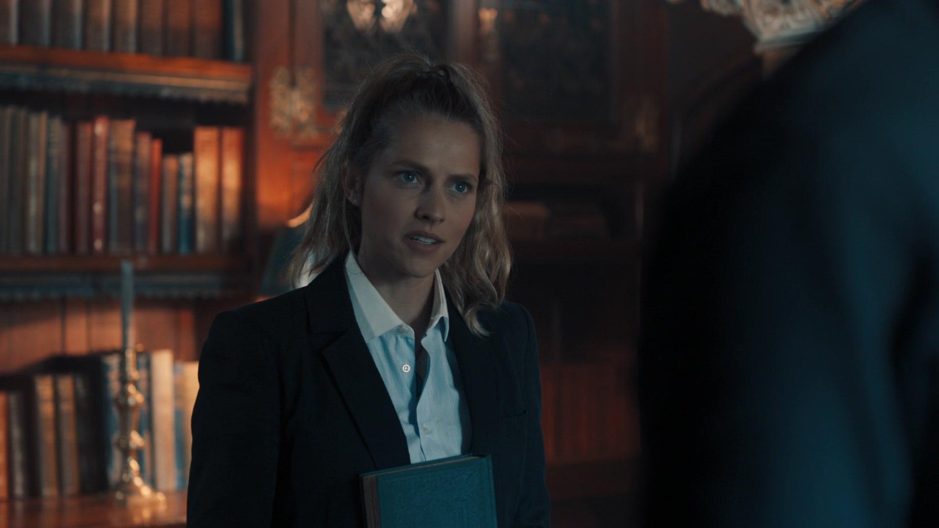 A_Discovery_of_Witches_S01E02_1080p_ATP_5189.jpg A_Discovery_of_Witches_S01E02_1080p_ATP_5189.jpg