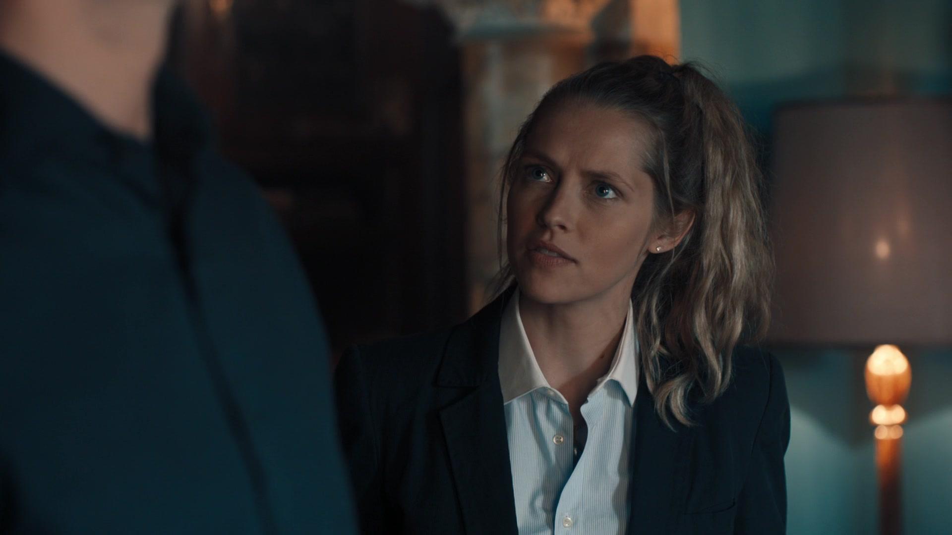 A_Discovery_of_Witches_S01E02_1080p_ATP_5216.jpg A_Discovery_of_Witches_S01E02_1080p_ATP_5216.jpg