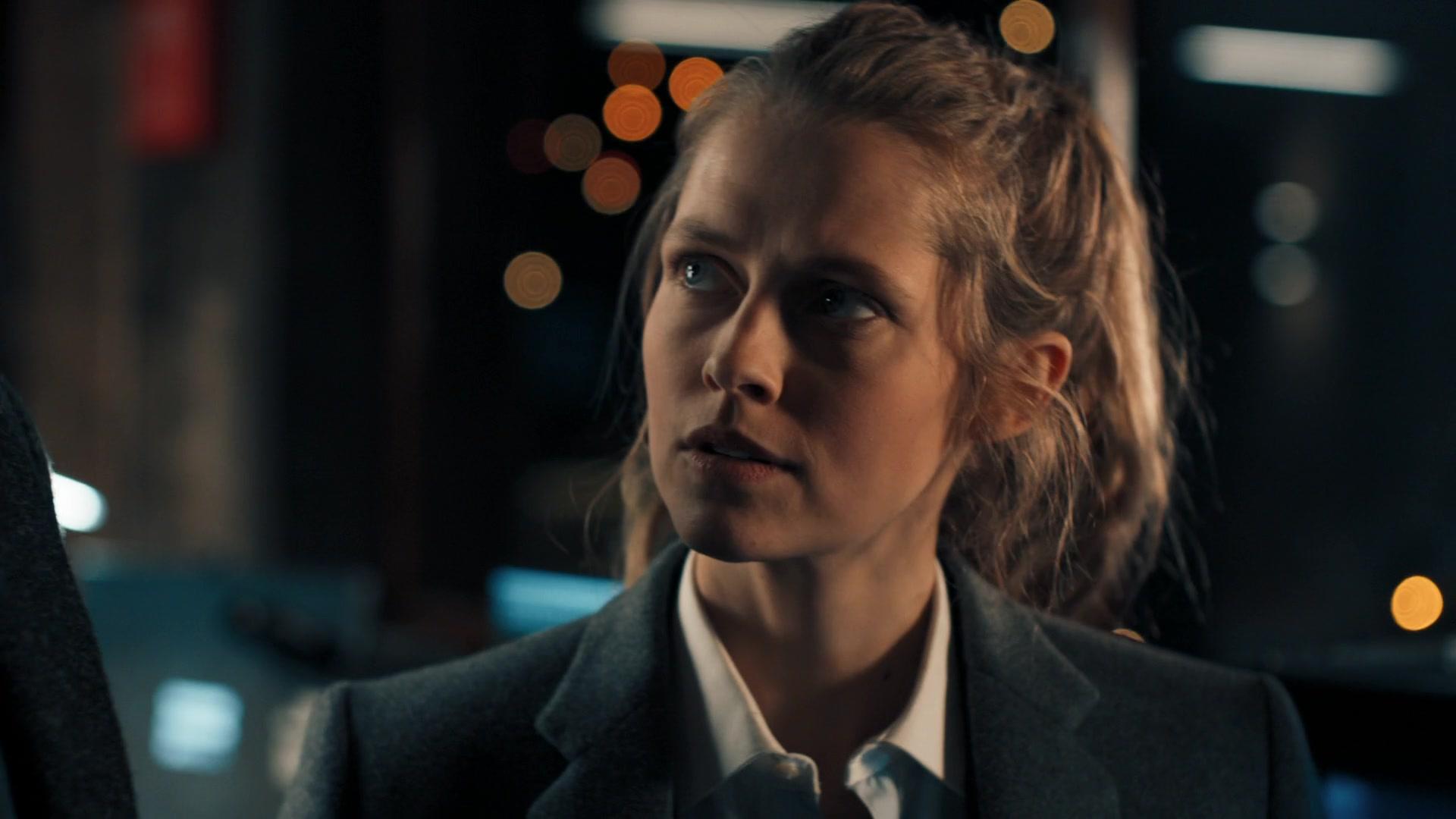 A_Discovery_of_Witches_S01E02_1080p_ATP_5496.jpg A_Discovery_of_Witches_S01E02_1080p_ATP_5496.jpg