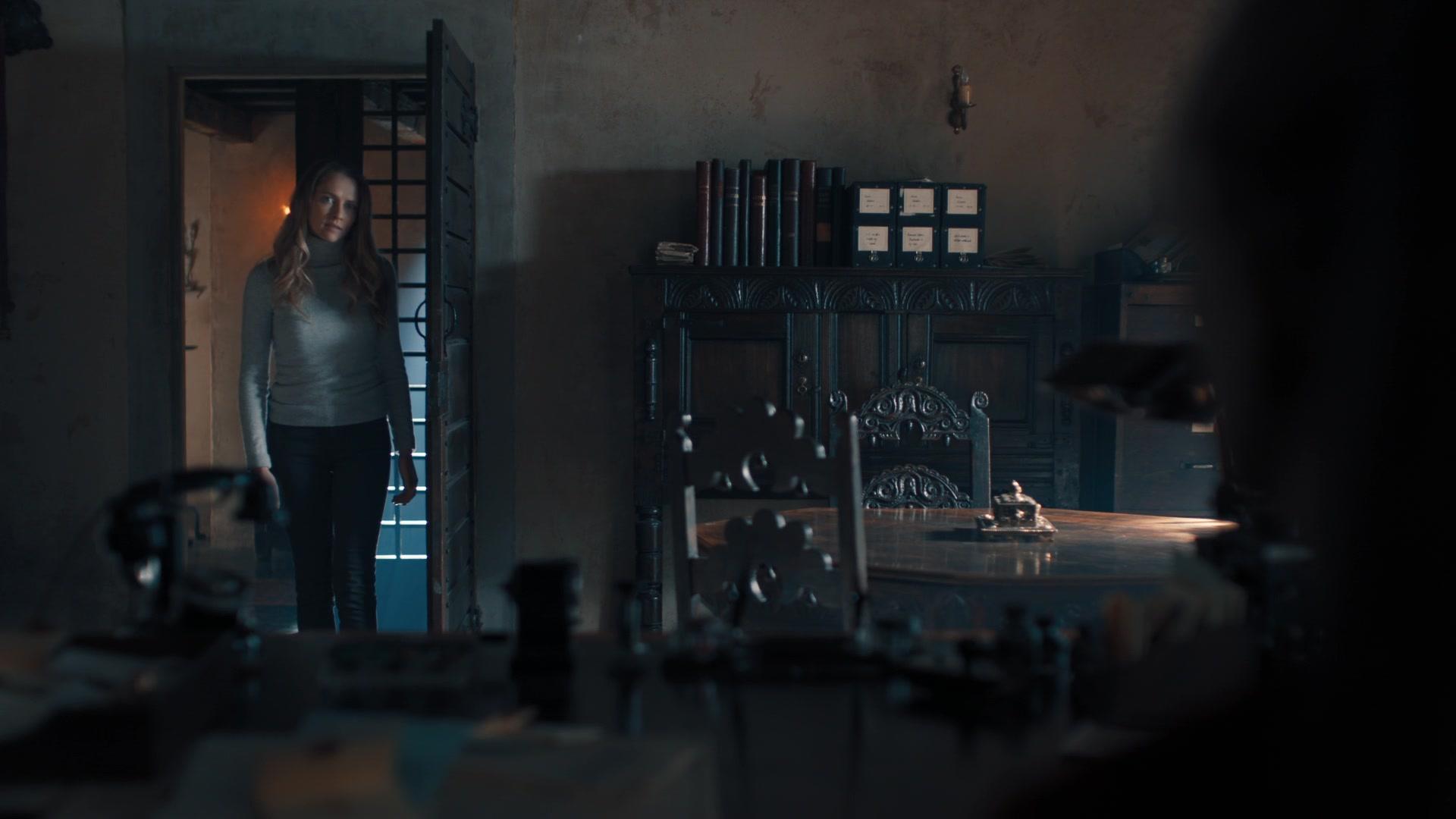 A_Discovery_of_Witches_S01E04_1080p_ATP_3774.jpg