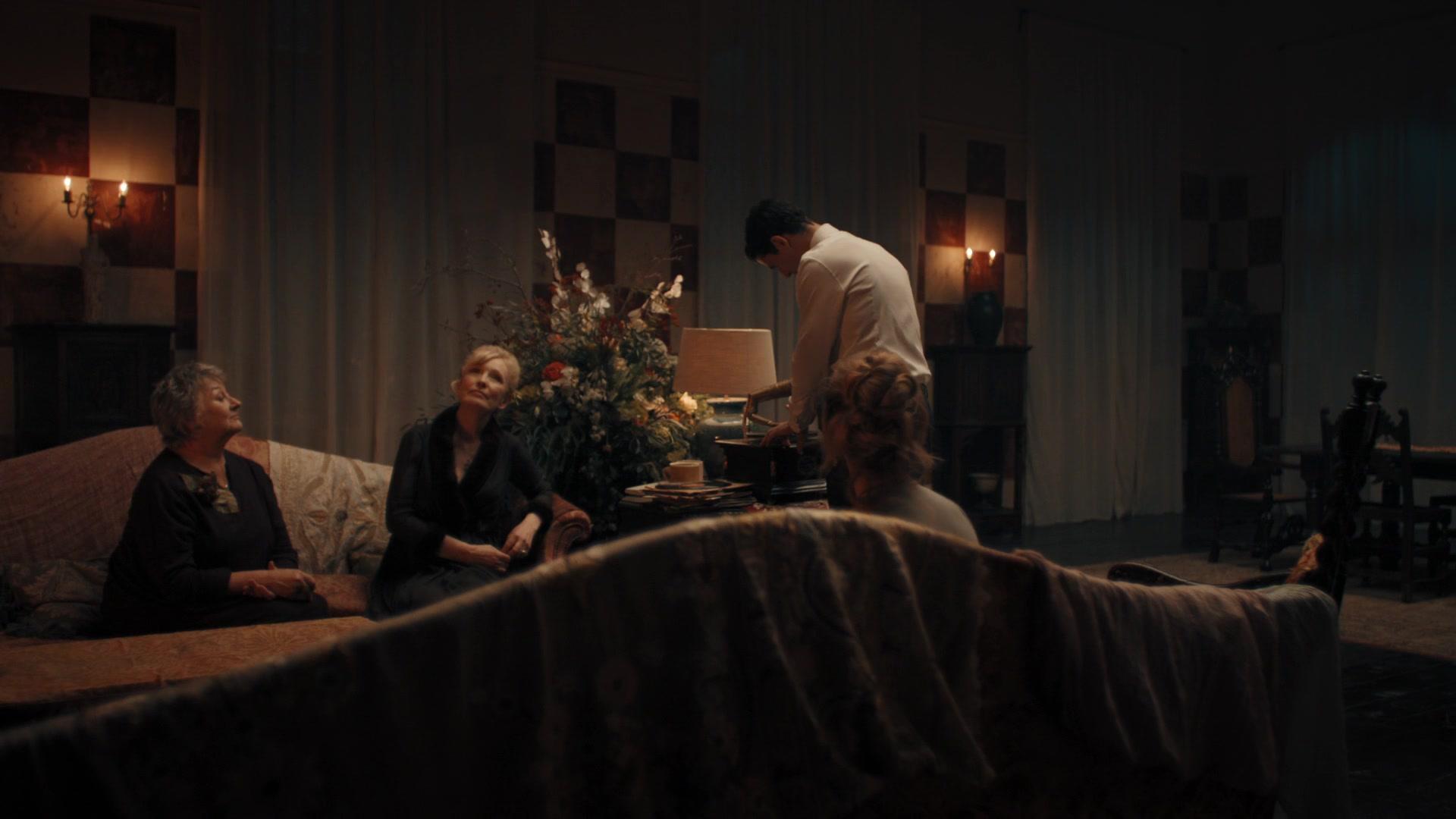 A_Discovery_of_Witches_S01E04_1080p_ATP_4153.jpg