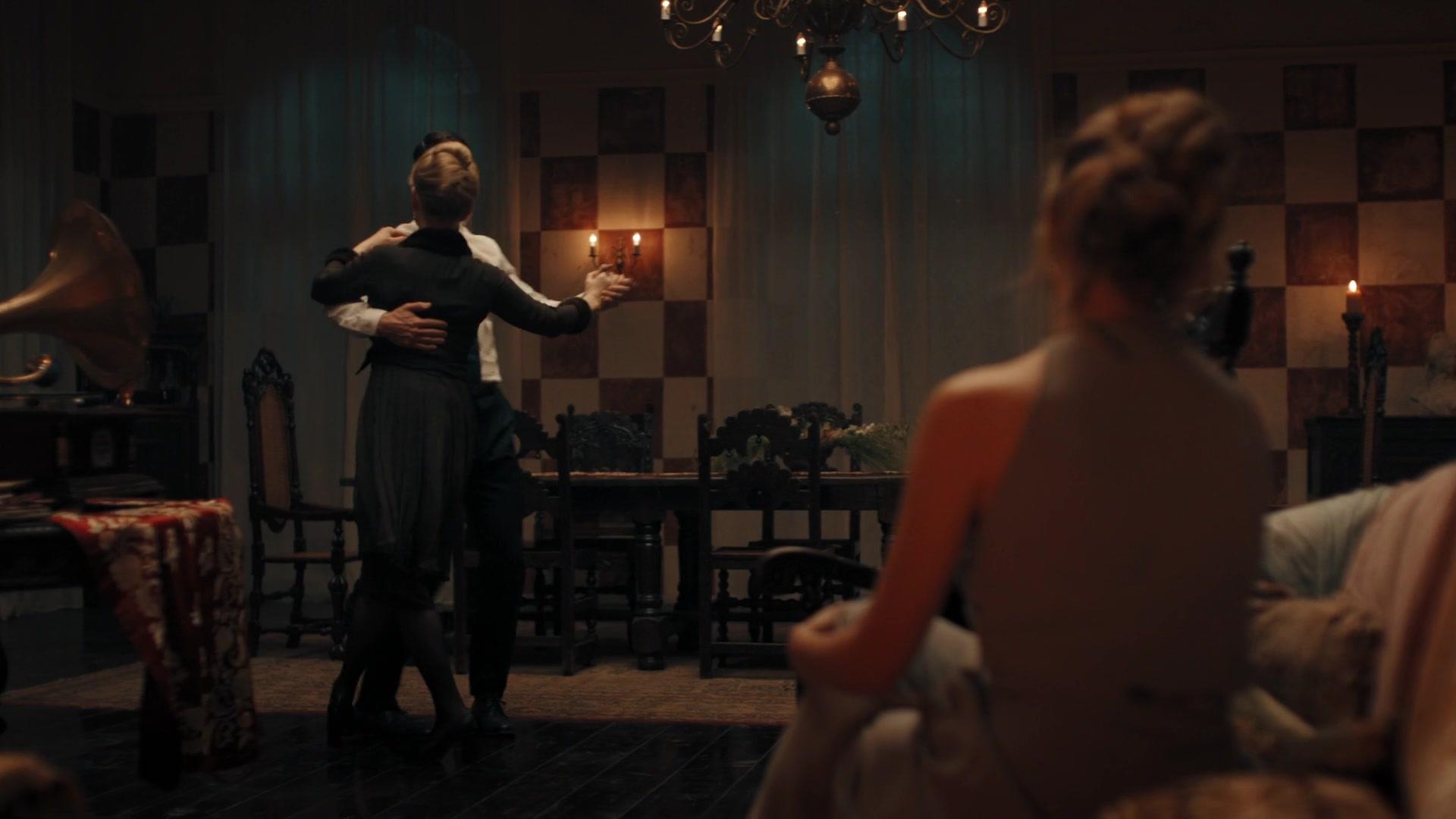 A_Discovery_of_Witches_S01E04_1080p_ATP_4220.jpg
