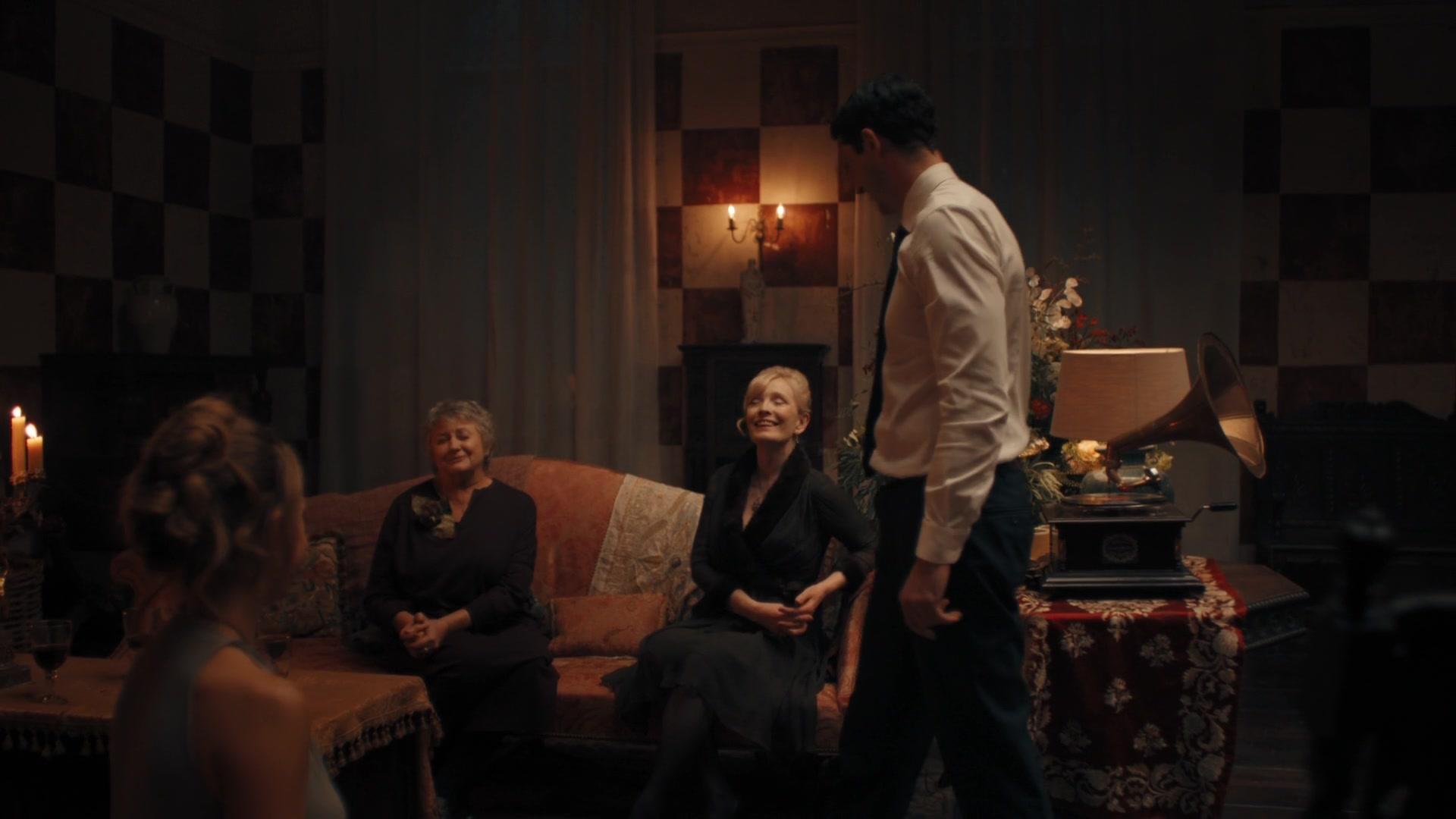 A_Discovery_of_Witches_S01E04_1080p_ATP_4282.jpg