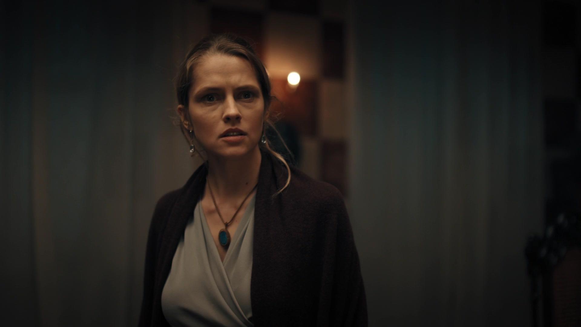 A_Discovery_of_Witches_S01E04_1080p_ATP_5817.jpg