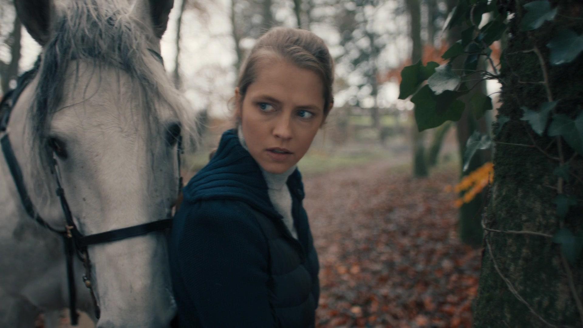 A_Discovery_of_Witches_S01E05_1080p_ATP_0833.jpg