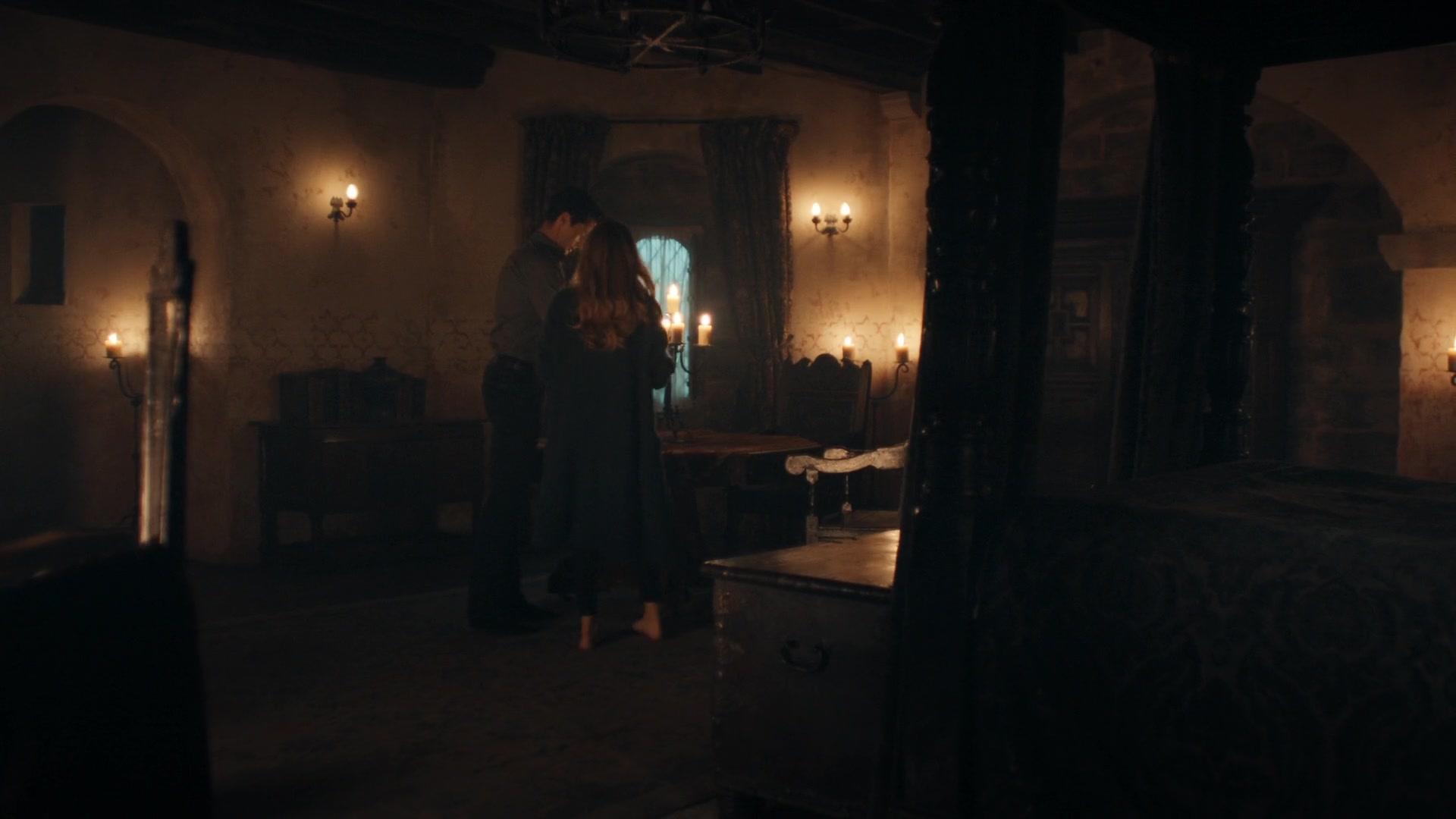 A_Discovery_of_Witches_S01E05_1080p_ATP_5323.jpg A_Discovery_of_Witches_S01E05_1080p_ATP_5323.jpg