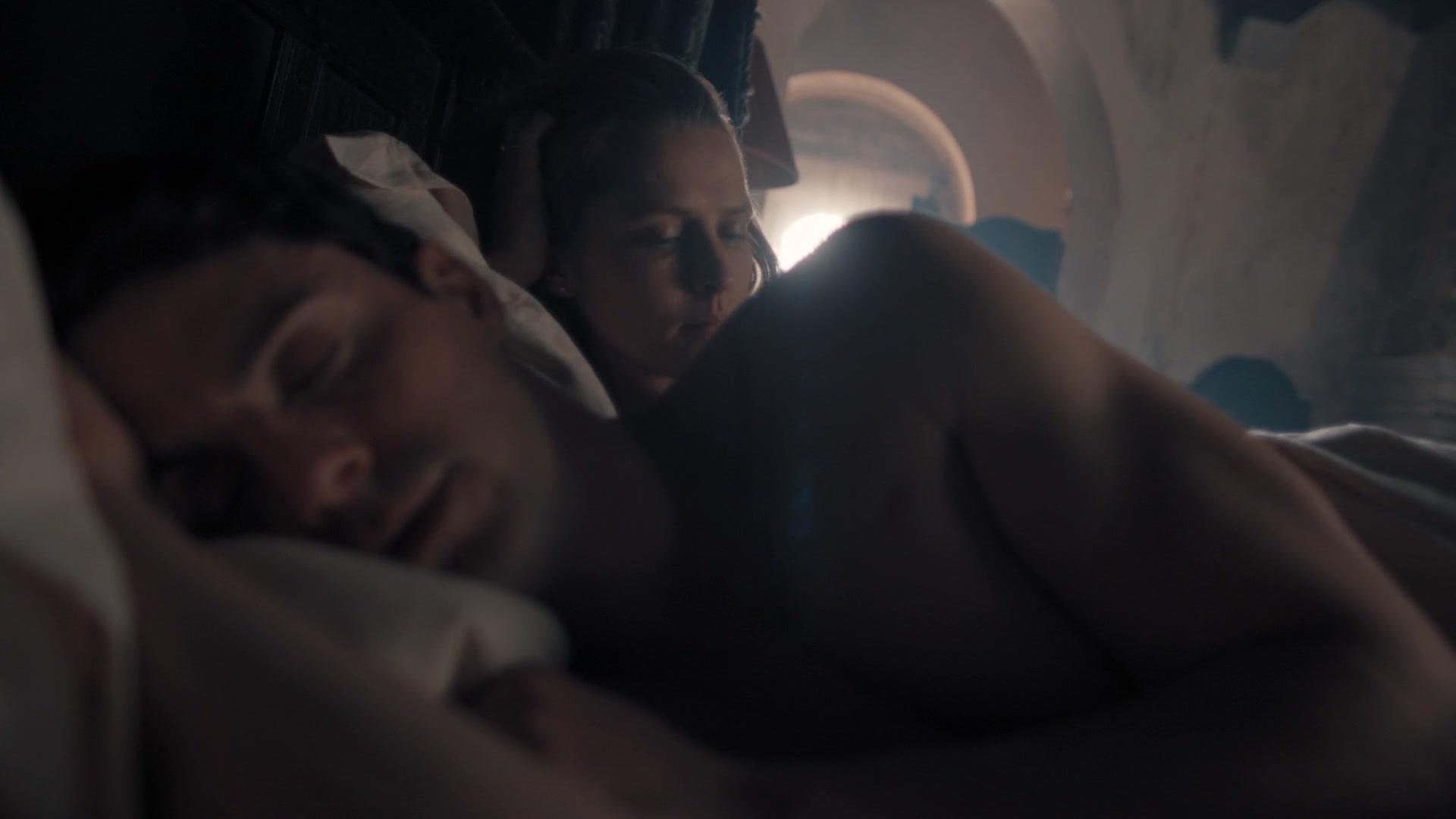 A_Discovery_of_Witches_S01E05_1080p_ATP_6153.jpg