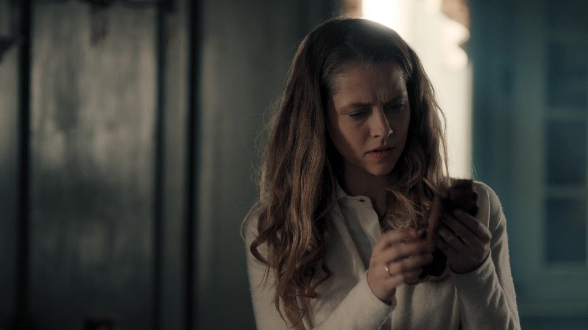 A_Discovery_of_Witches_S01E08_1080p_ATP_1953.jpg A_Discovery_of_Witches_S01E08_1080p_ATP_1953.jpg