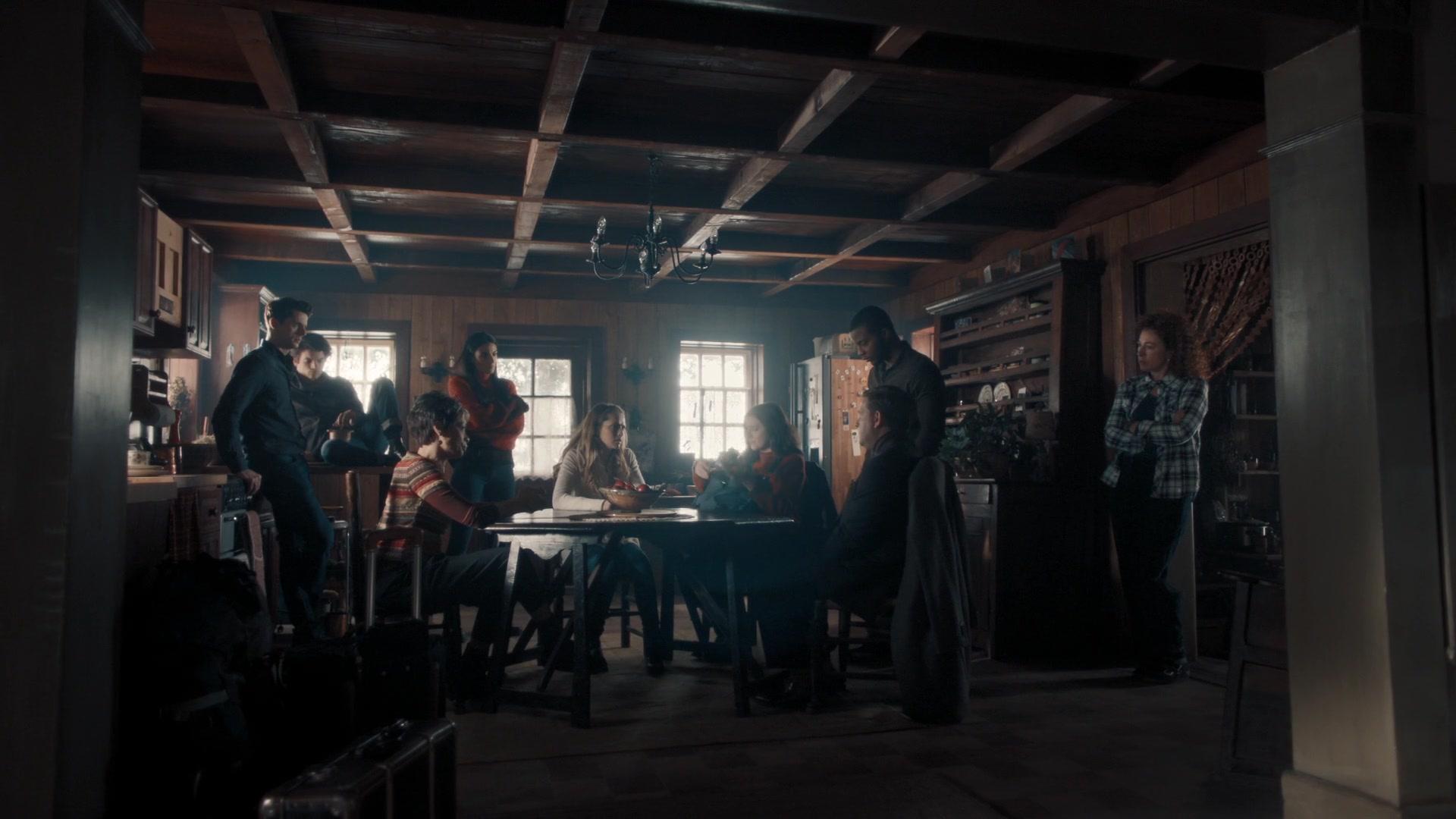 A_Discovery_of_Witches_S01E08_1080p_ATP_2795.jpg