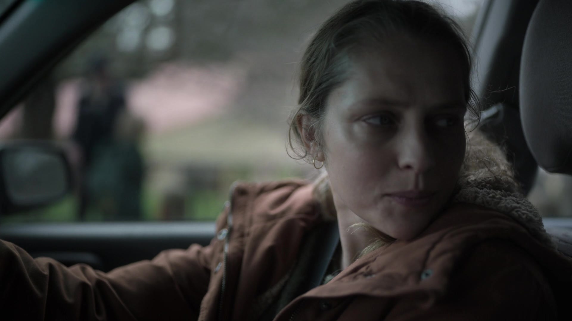 adoringteresap_theclearing_1x04_caps_0292.jpg