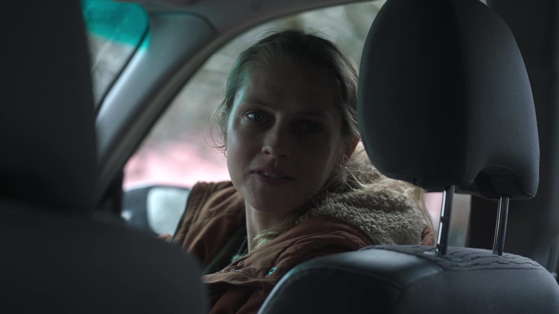 adoringteresap_theclearing_1x04_caps_0307.jpg