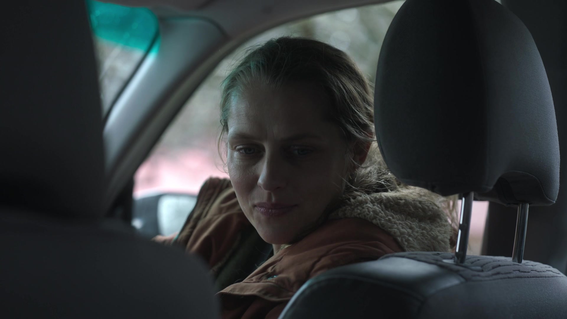 adoringteresap_theclearing_1x04_caps_0309.jpg