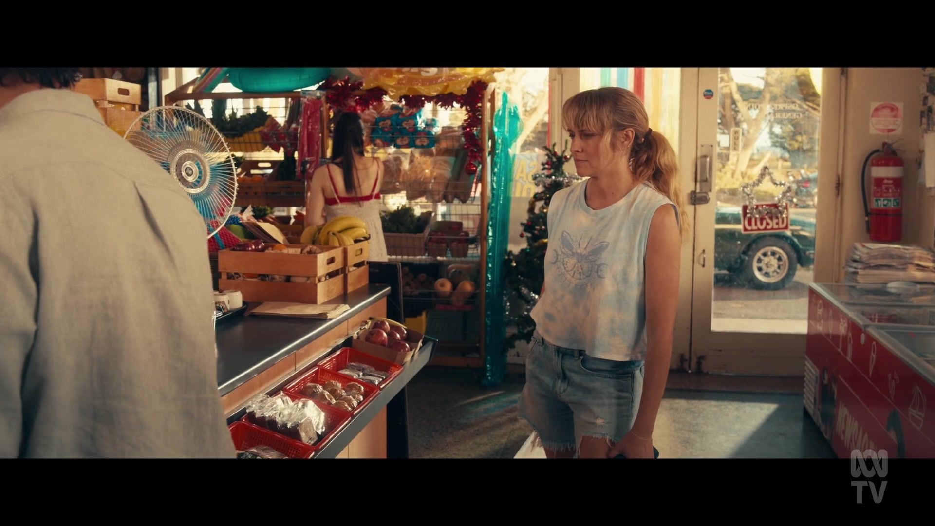 adoringteresap_thefamilynextdoor_1x01_0072.jpg