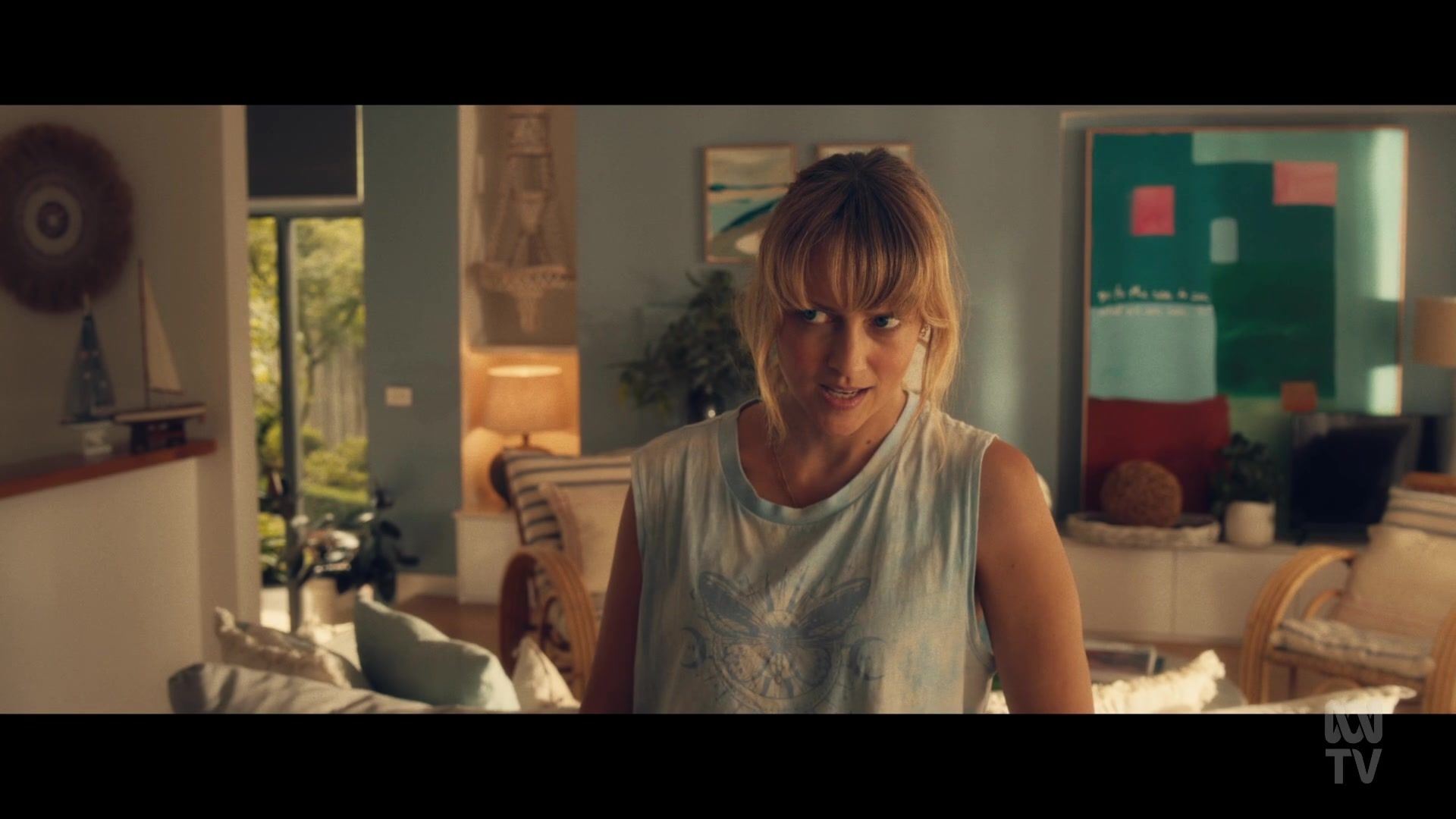 adoringteresap_thefamilynextdoor_1x01_0139.jpg