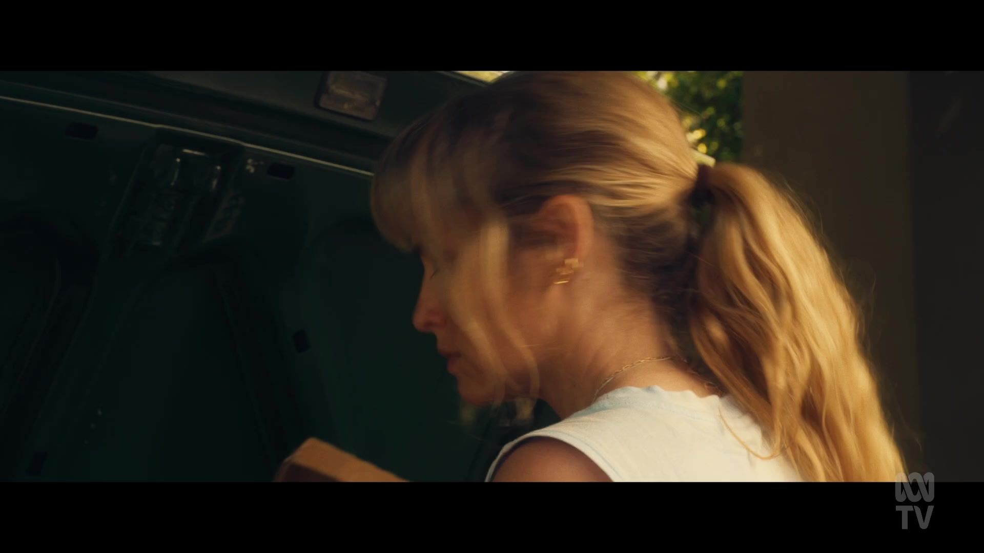 adoringteresap_thefamilynextdoor_1x01_0177.jpg