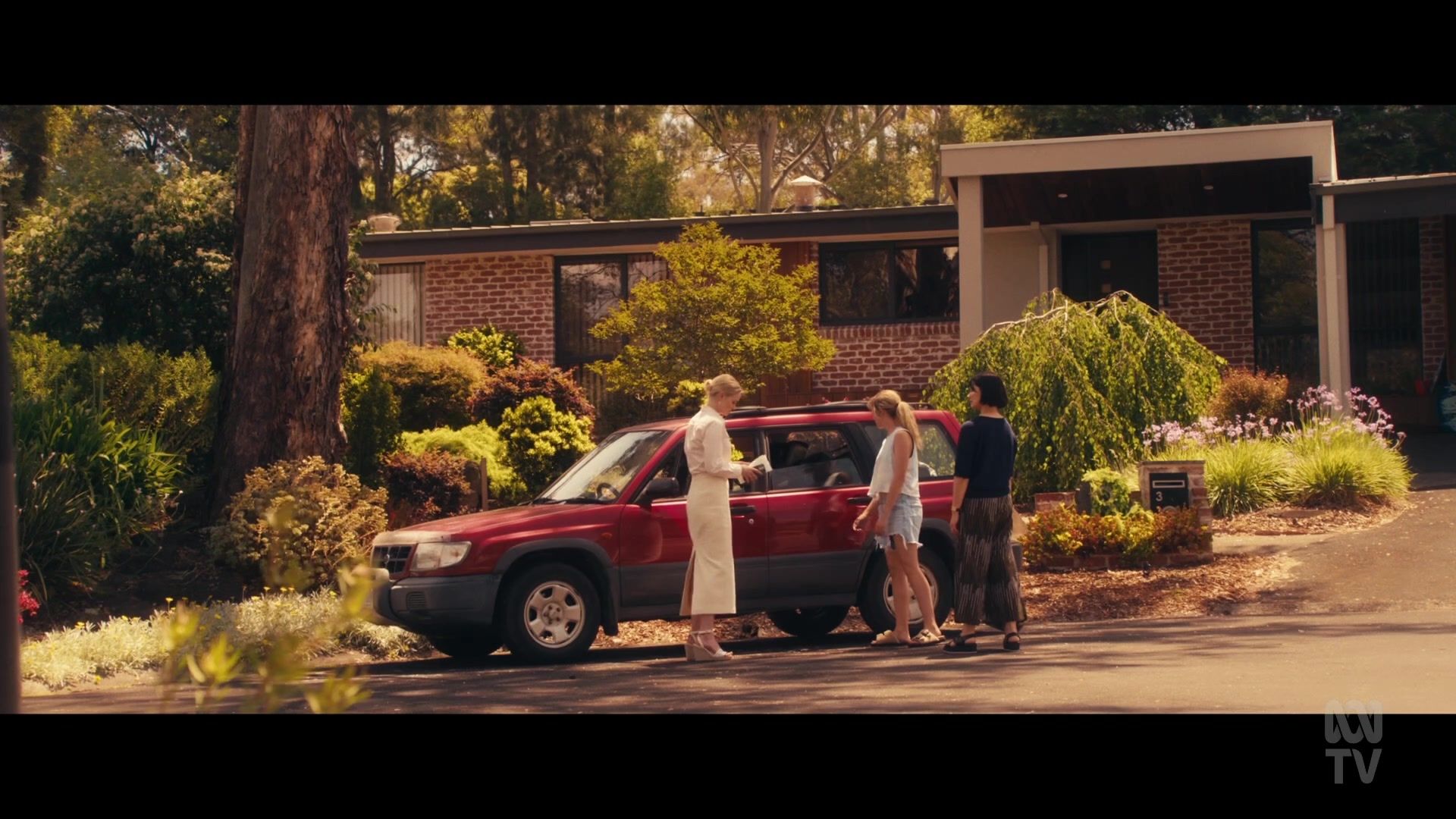 adoringteresap_thefamilynextdoor_1x01_0195.jpg adoringteresap_thefamilynextdoor_1x01_0195.jpg