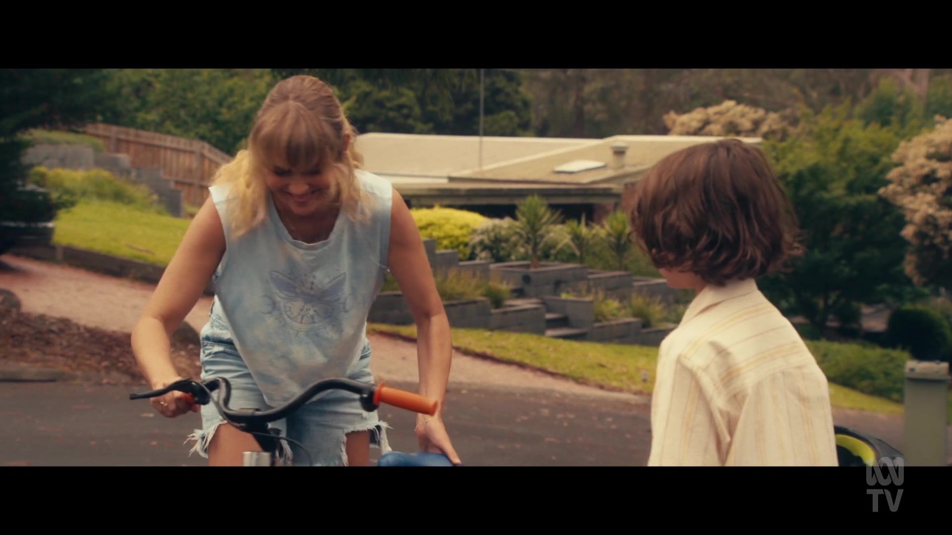 adoringteresap_thefamilynextdoor_1x01_0251.jpg adoringteresap_thefamilynextdoor_1x01_0251.jpg