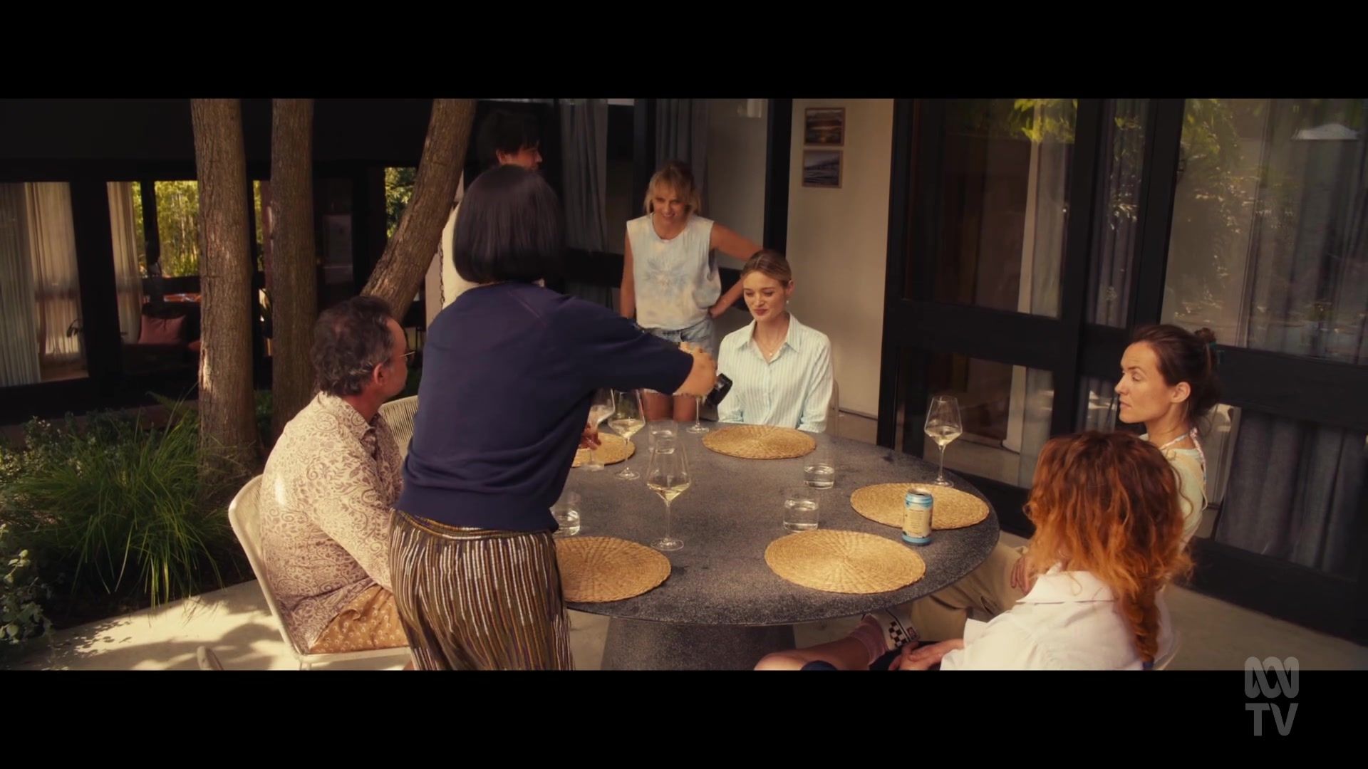 adoringteresap_thefamilynextdoor_1x01_0296.jpg