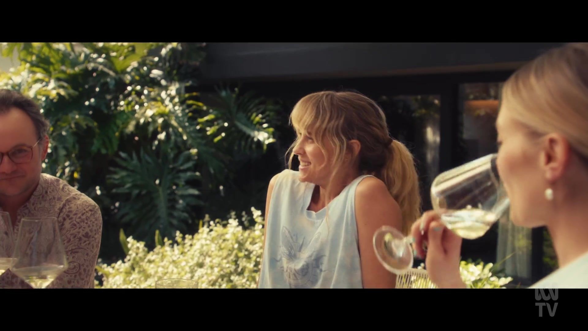 adoringteresap_thefamilynextdoor_1x01_0299.jpg adoringteresap_thefamilynextdoor_1x01_0299.jpg