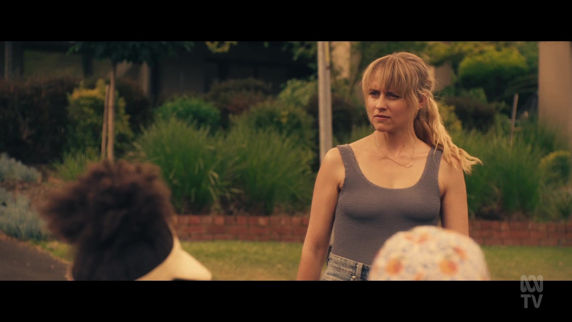 adoringteresap_thefamilynextdoor_1x01_0350.jpg adoringteresap_thefamilynextdoor_1x01_0350.jpg